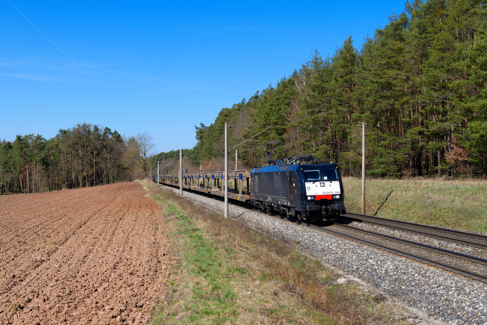 189 998 MRCE/ECCO mit einem leeren BLG-Autotransportzug bei Hagenbchach Richtung Nrnberg, 30.03.2021