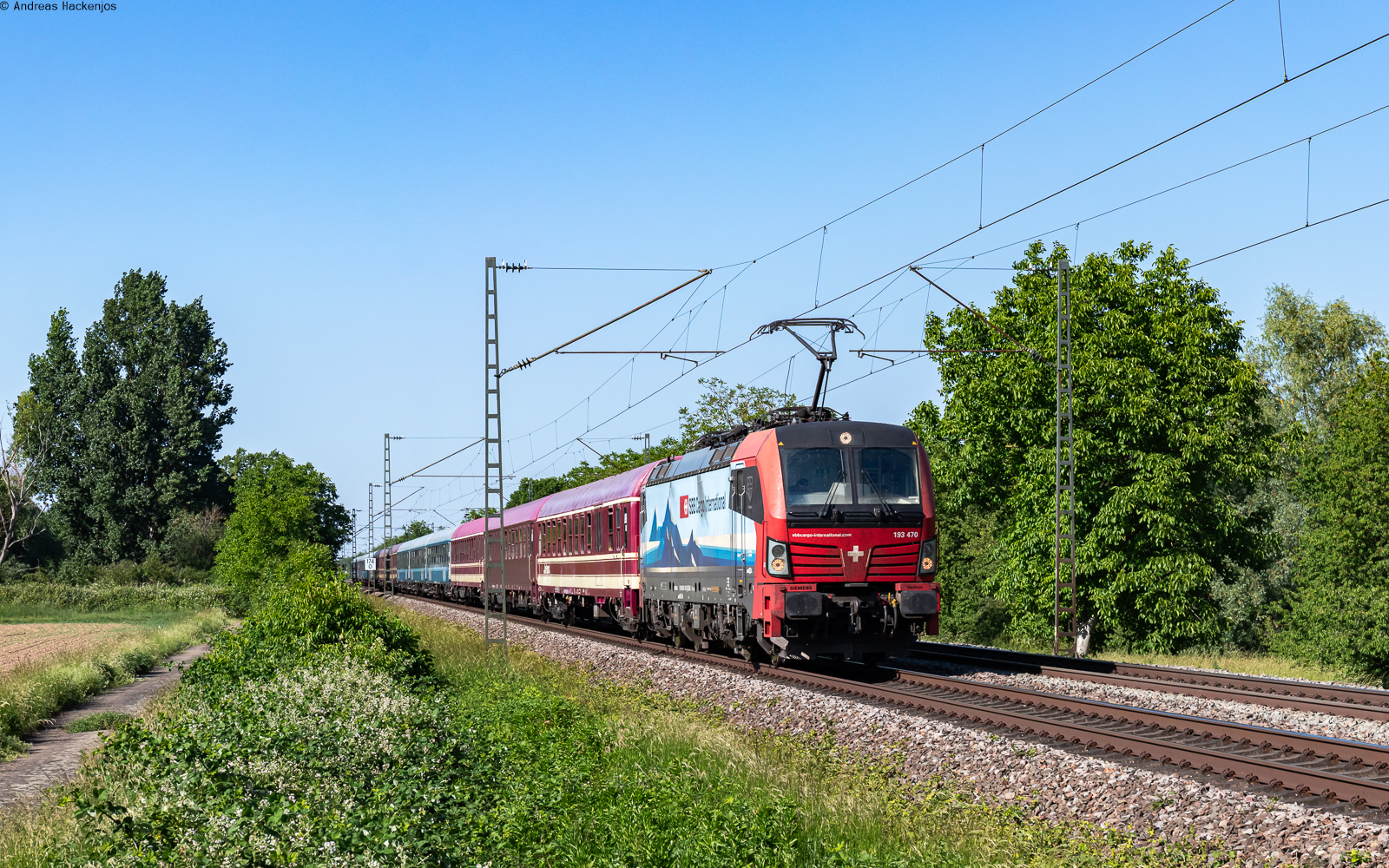 193 470 mit dem DRF 13404 (Osnabr�ck Hbf - Lourdes) bei Ringsheim 27.5.26