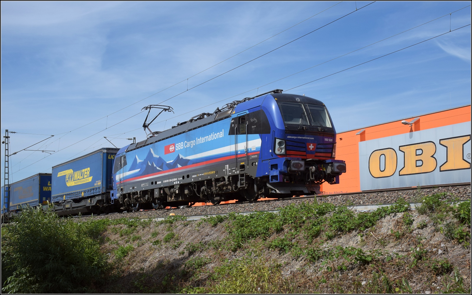 193 520 'Diveria' in Diensten der SBB auf dem Weg in die Schweiz. Emmendingen, September 2022.