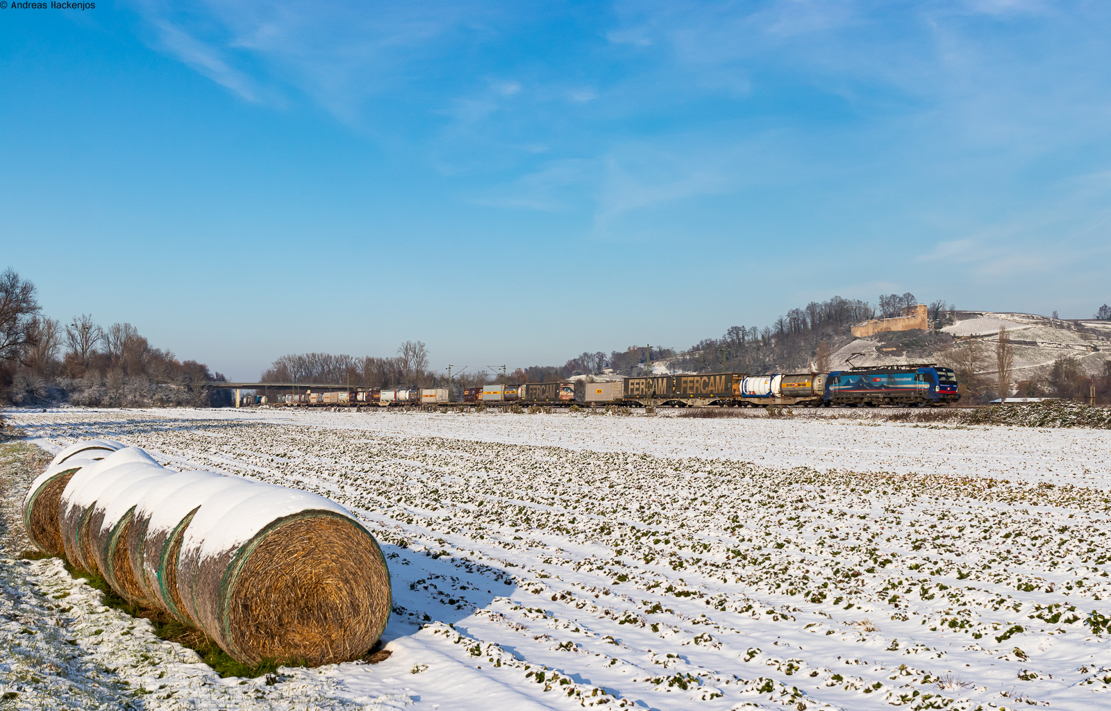 193 526-1 mit dem DGS 40289 (Oberlahnstein Gbf - Basel SBB RB) bei Riegel 16.12.22