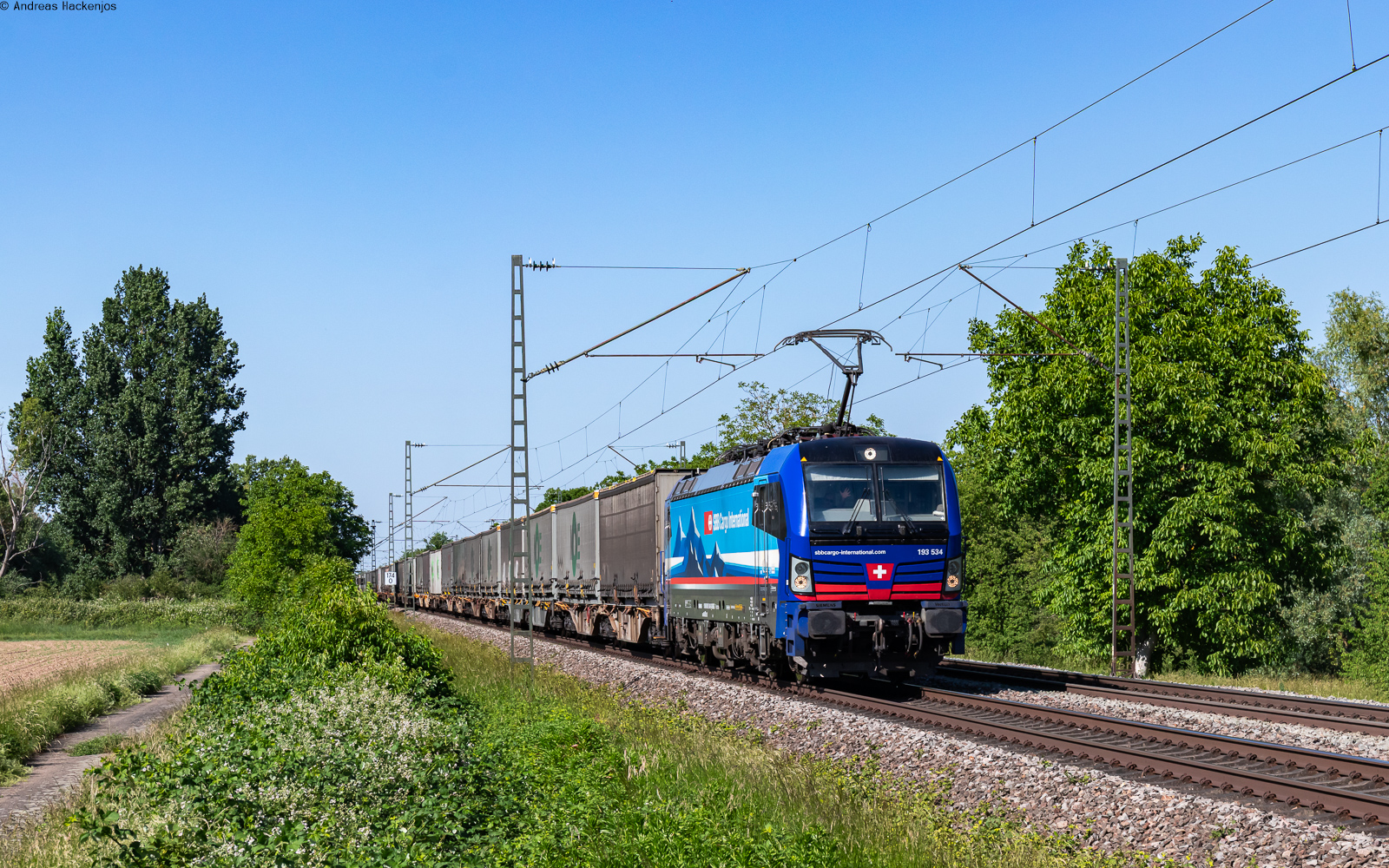 193 534 mit dem DGS 40023 (Venlo - Novara Boschetto) bei Ringsheim 27.5.26