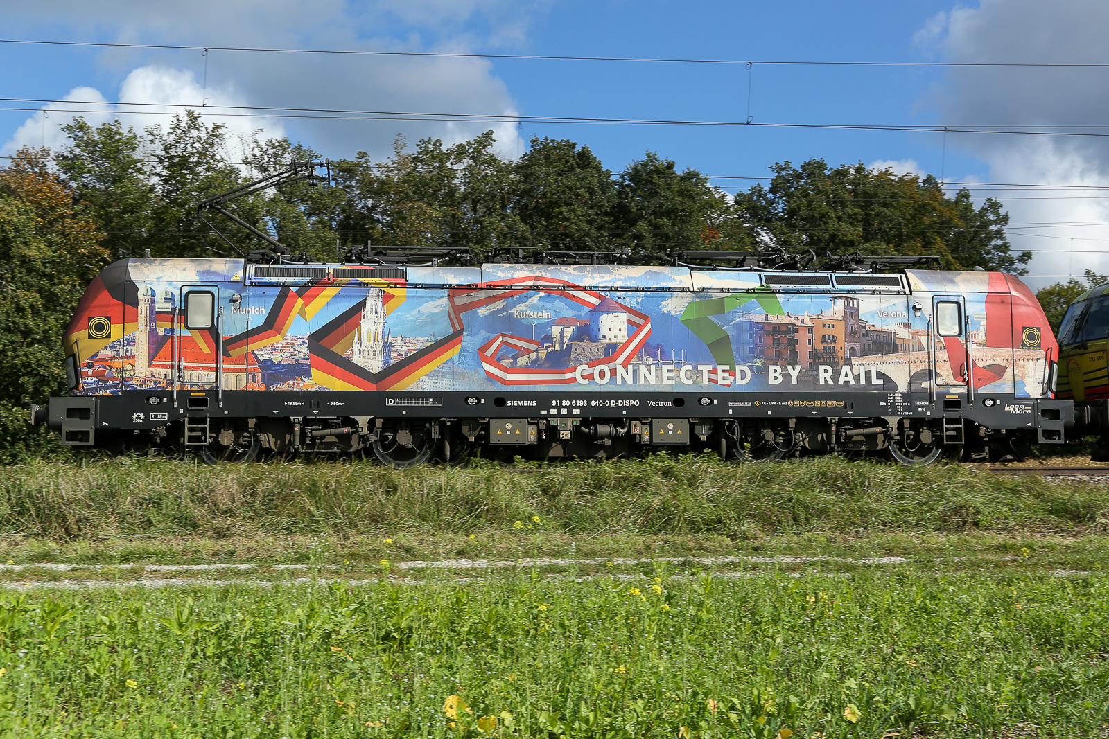 193 640 in bunt von TXL am 29.9.24 bei Eglharting.
