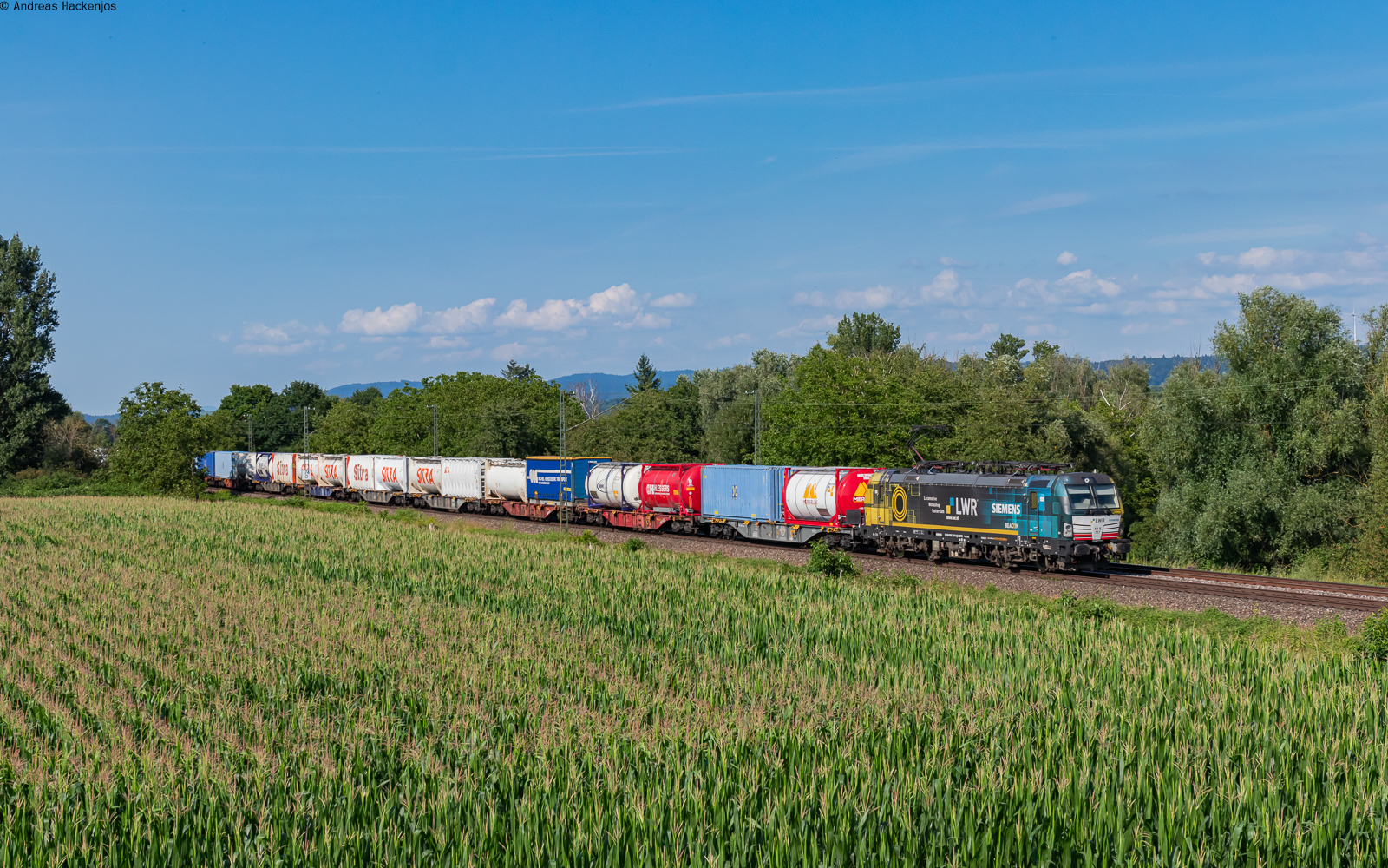 193 717  LWR  mit dem DGS 40111 (Gent-sient-pieter - Mortara) bei Ringsheim 18.7.24