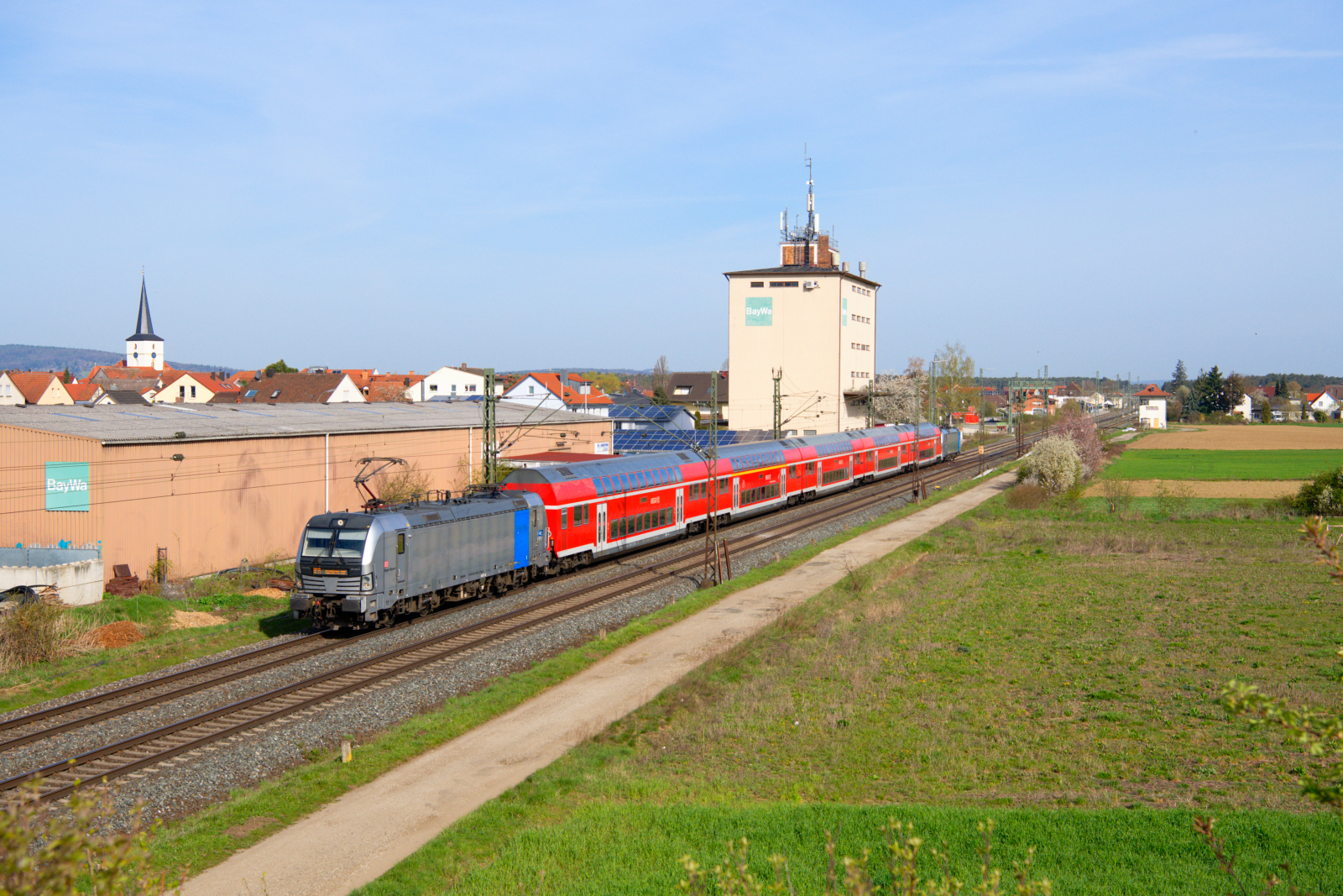 193 803 Railpool/DB Regio mit RE 4955 (Sonneberg (Thür) Hbf - Nürnberg Hbf) bei Hirschaid, 24.04.2021