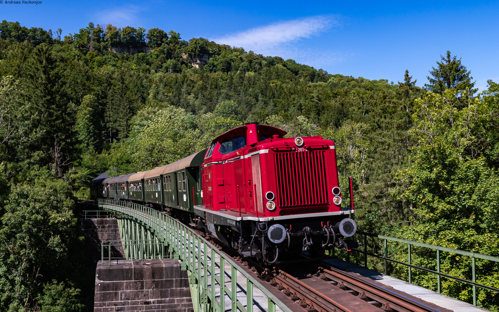 212 261 mit der WTB 34 (Weizen - Blumberg-Zollhaus) an der ...