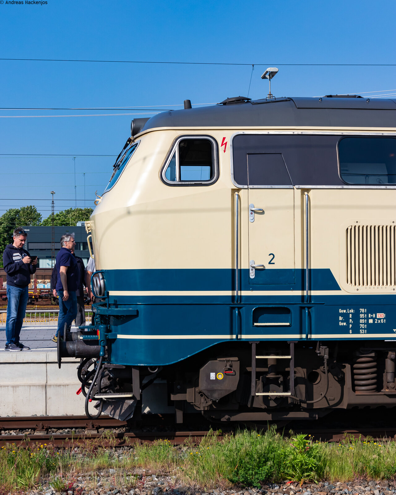218 446	mit dem RC 13405 (Augsburg Hbf - Kempten Hbf) in Augsburg Hbf 27.5.23