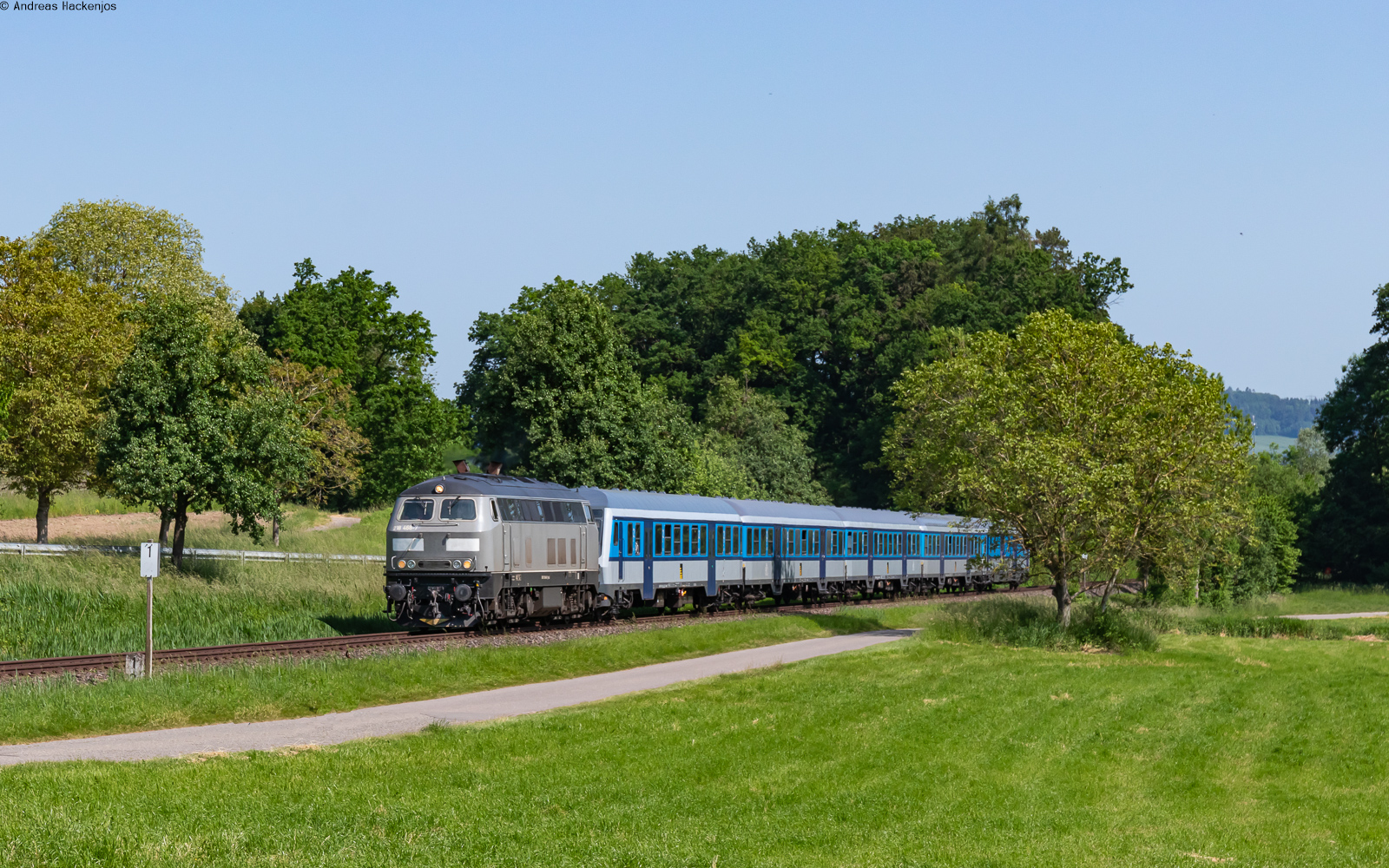 218 468	mit dem SVG 19912 (Stuttgart Hbf - Singen(Htw)) bei Stahringen 29.5.23
