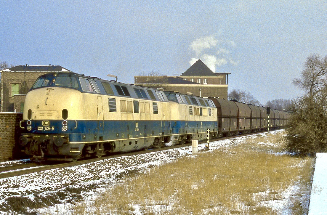 221 126 + 221 103, Duisburg Angerhausen, 08.02.1986.