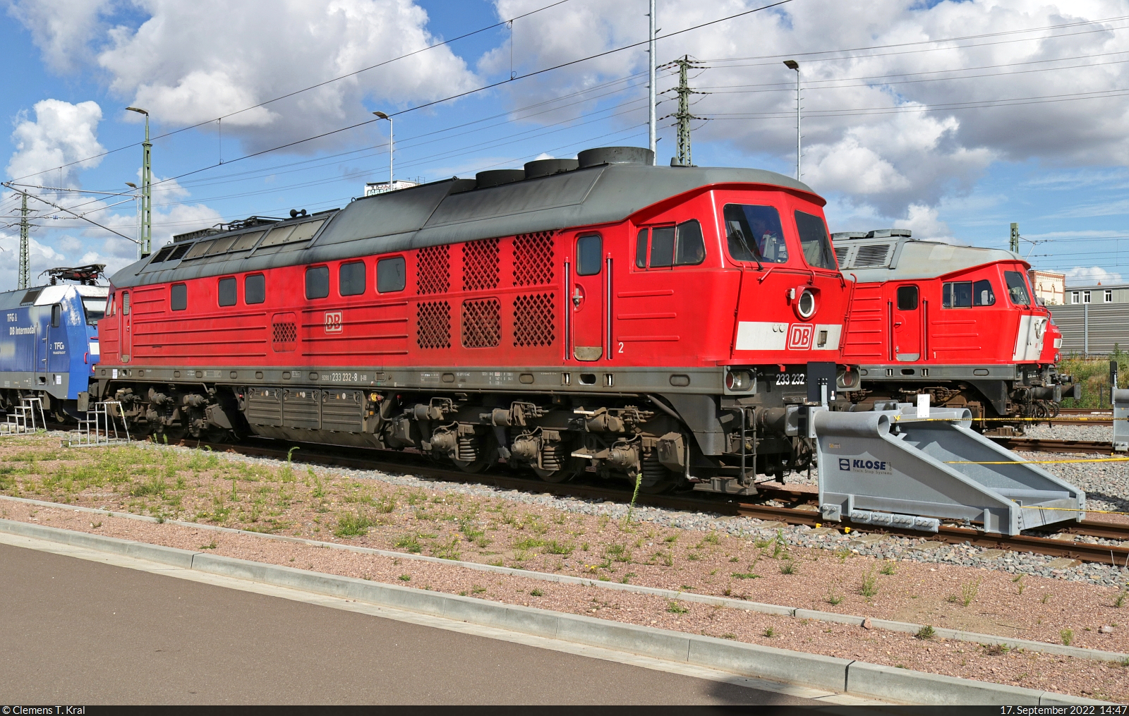 233 232-8 (232 232-9 | 132 232-0) stellte sich beim Tag der Schiene am Samstag den Eisenbahnfreunden in der Zugbildungsanlage (ZBA) Halle (Saale) zur Schau. Tags davor war es die 232 908-4, die nun ein Gleis weiter hinten abgestellt ist.

🧰 DB Cargo
🕓 17.9.2022 | 14:47 Uhr