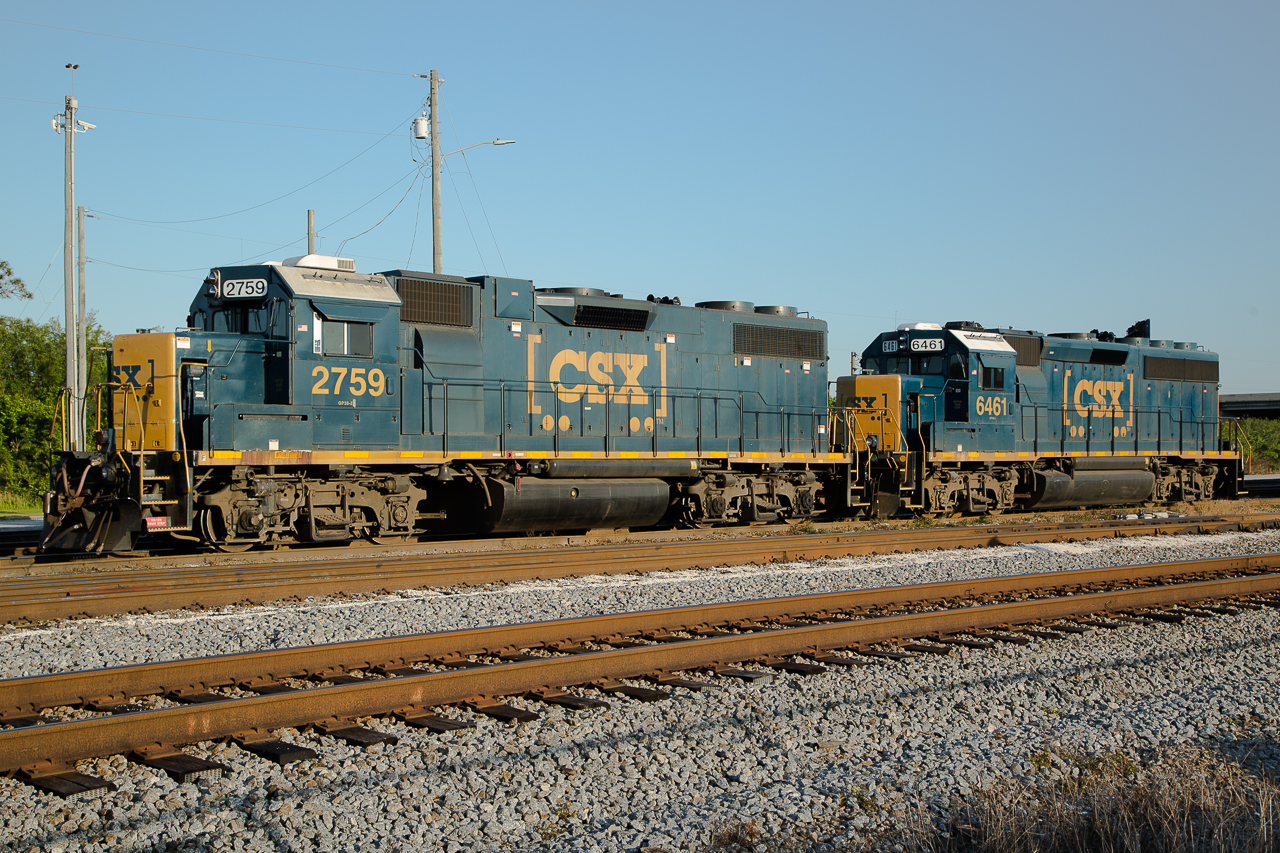 2759 und 6461 von CSX auf einem Gleis in Orlando Florida am 15.April 2024.