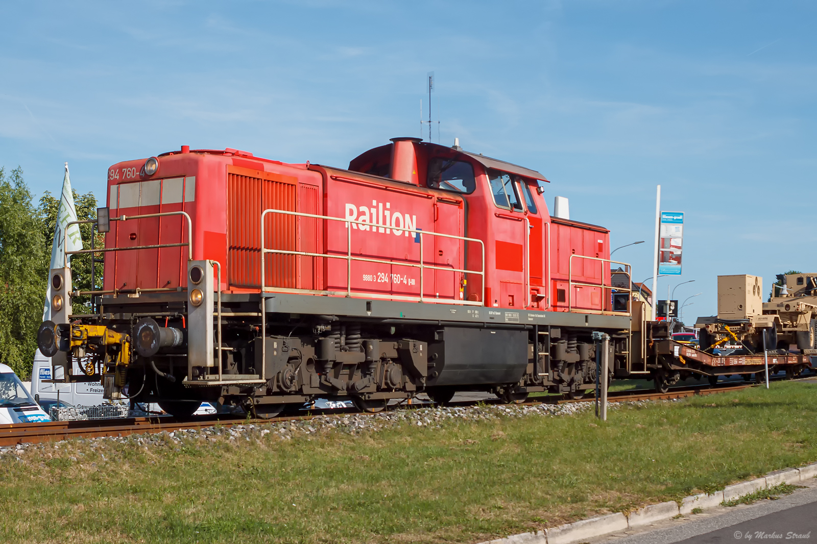 294 760-4 DB Cargo mit Militärzug Grafenwöhr - Pressath 26.8 2015
