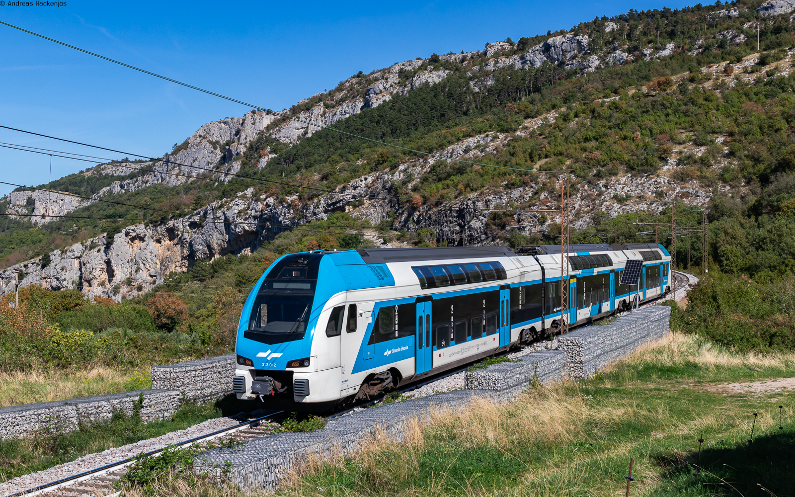 313 011 / 313 012 als IC 503 (Hodo� - Koper) bei Zanigrad 3.10.26