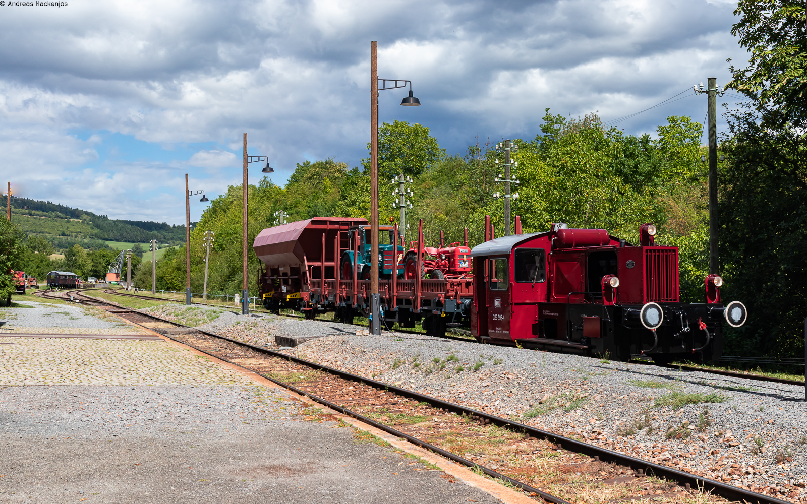 323 593 mit der Sperrf 1008 (F�tzen - Epfenhofen) im Bahnhof F�tzen 22.8.26
