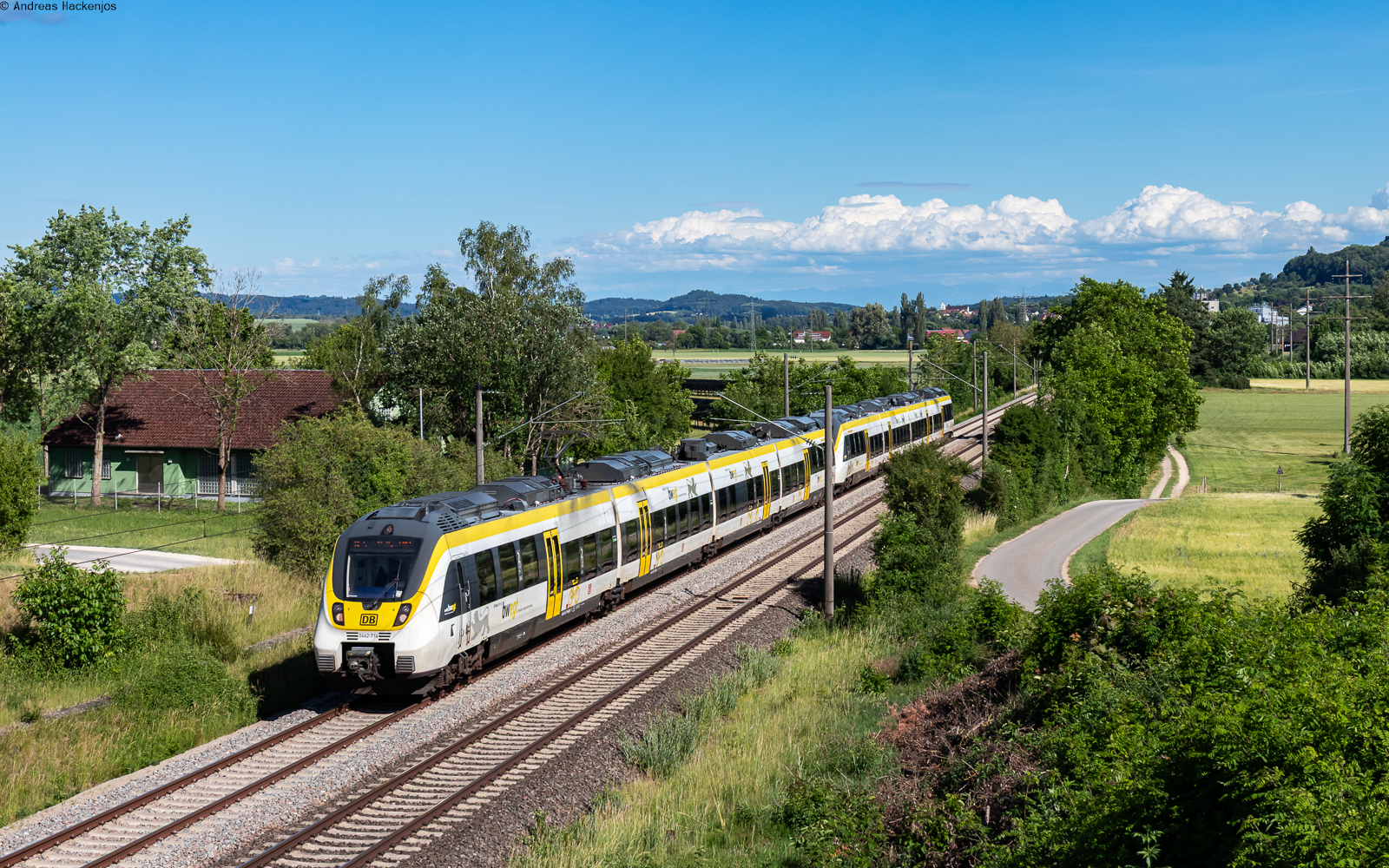 3442 214 und 3442 208 als RE 17696 (Konstanz - Stuttgart Hbf) bei Welschingen 14.6.26
