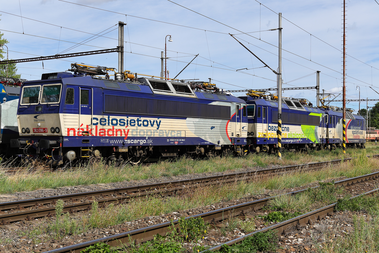 363 096 konnte man in Bratislava am 5.9.26 ganz gut von den anliegenden Schrebergärten aus aufnehmen.