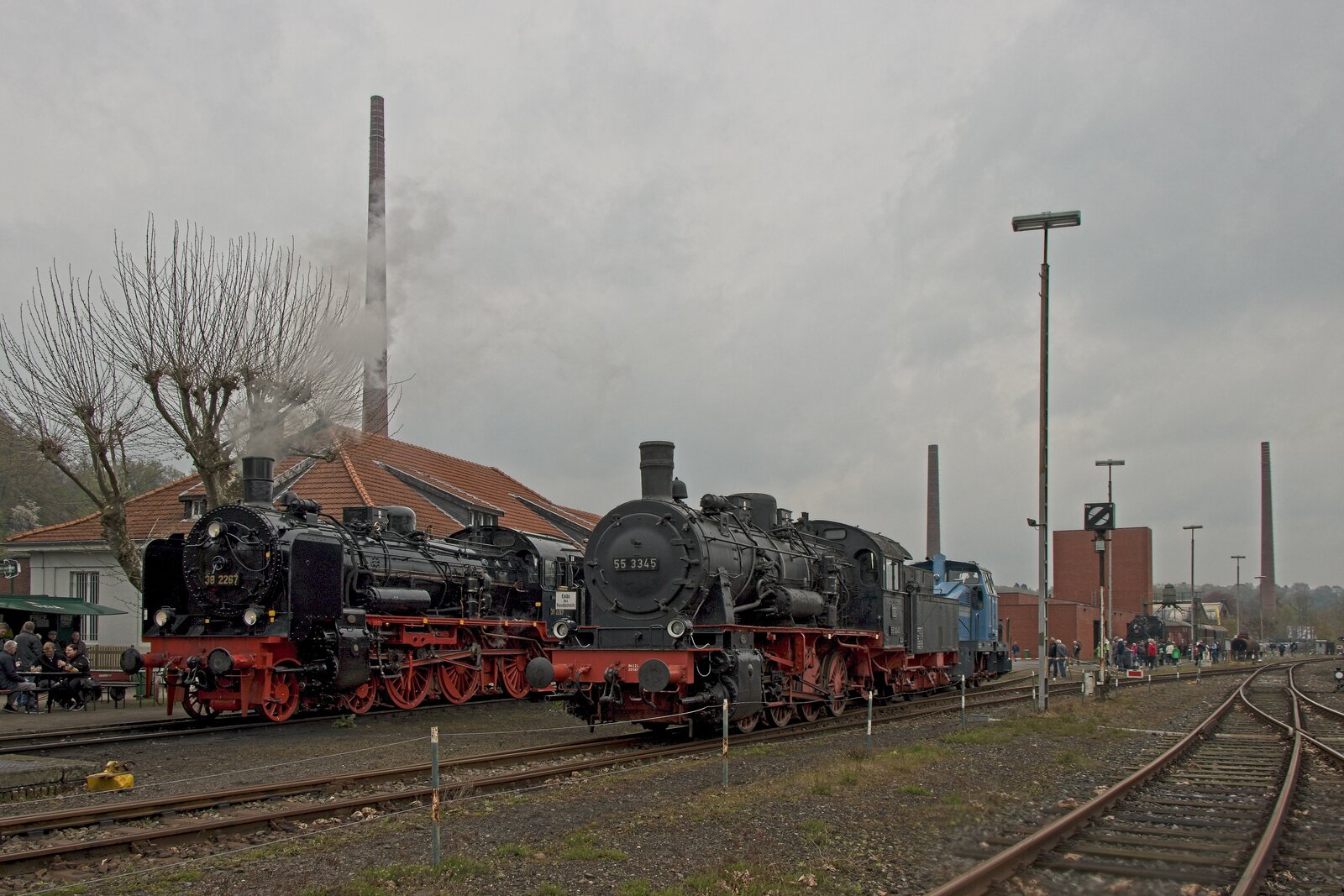 38 2267 und 55 3345 zu den Museumstagen im Eisenbahnmuseum Bochum-Dahlhausen im direkten Vergleich (29.04.2023) 