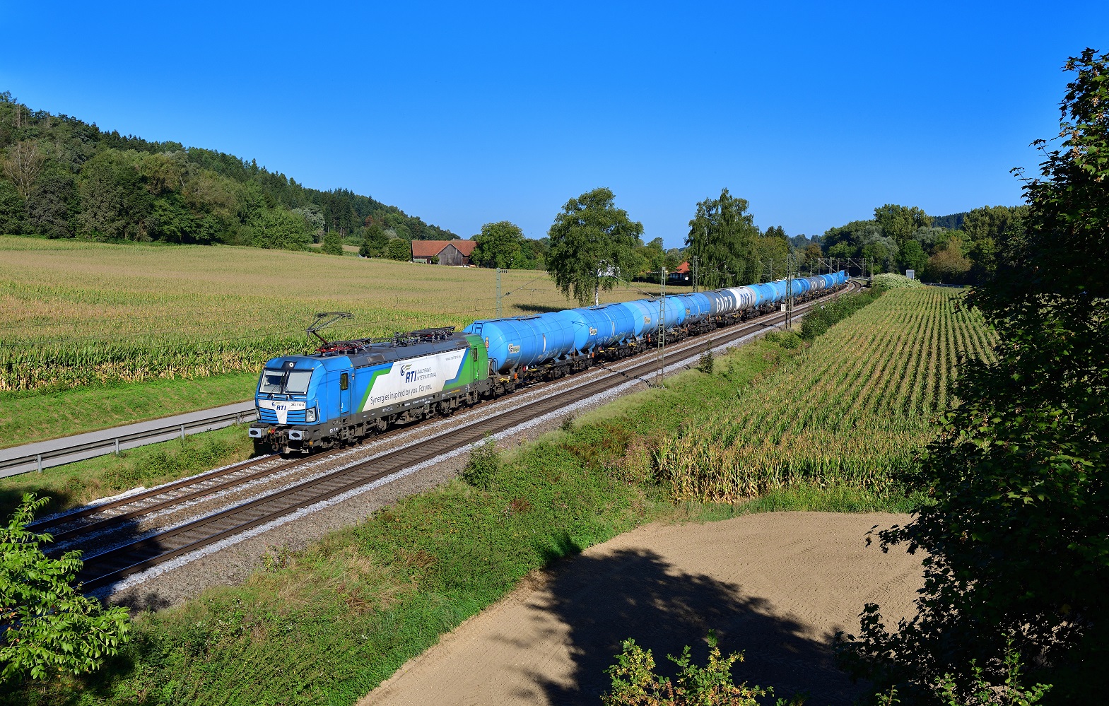 383 112 mit einem Kesselzug am 15.09.2023 bei Einöd.