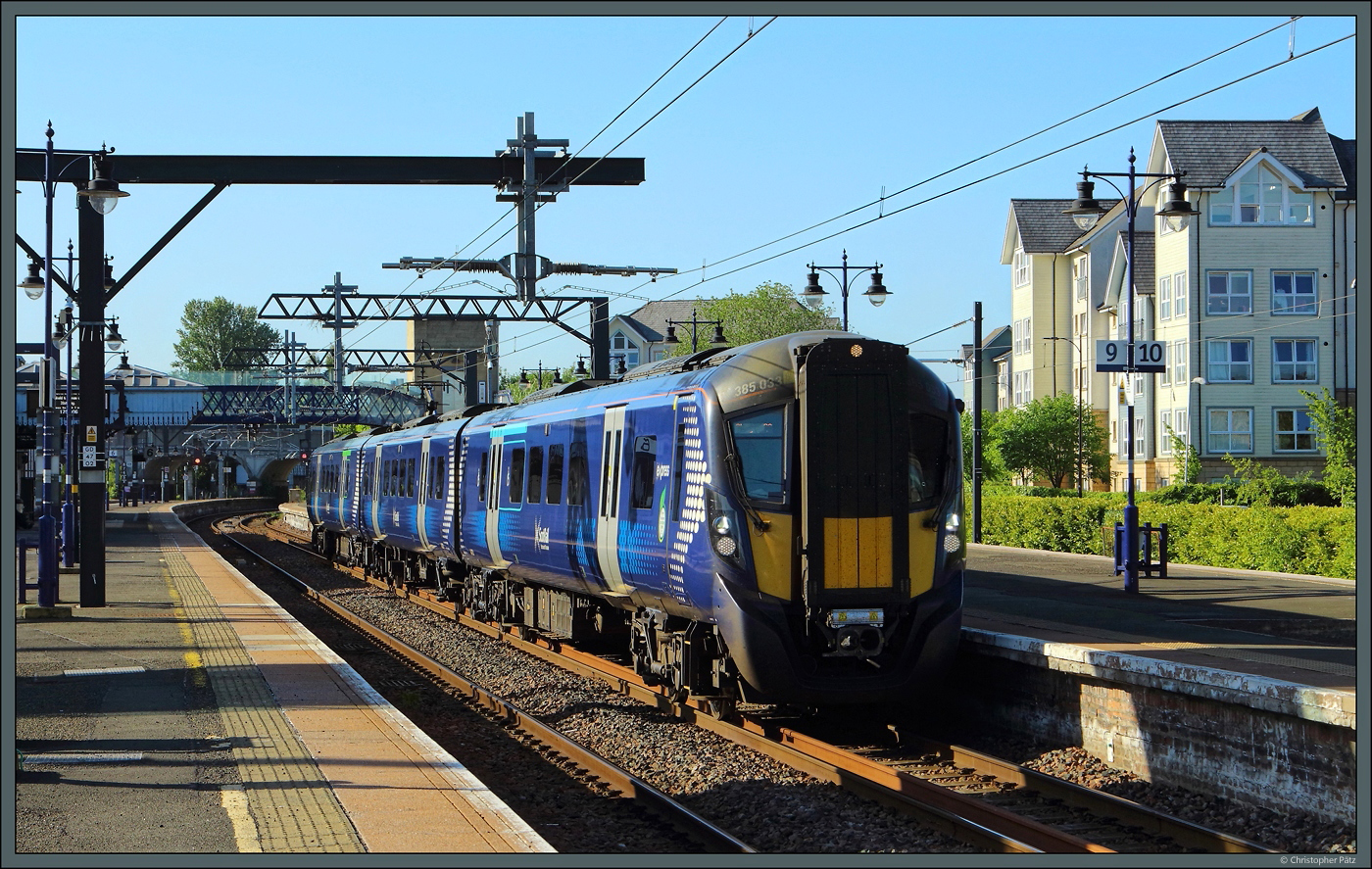 385033 hält am 14.05.2025 im Bahnhof Stirling.