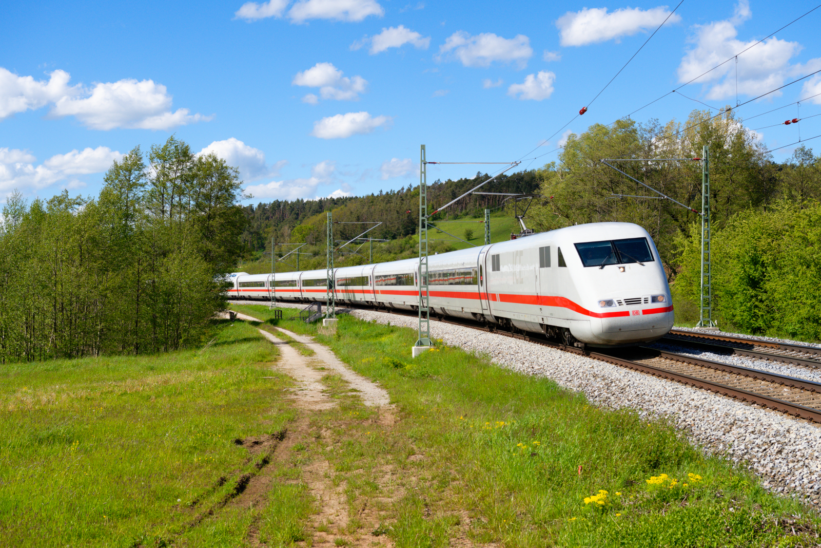 401 002 als ICE 789 (Hamburg-Altona - München Hbf) bei Lehrberg, 22.05.2021