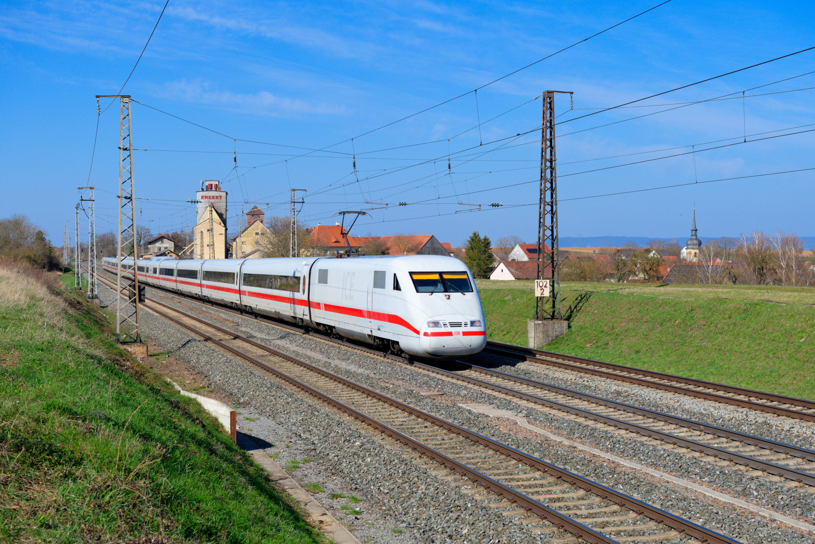 401 512 DB Fernverkehr  Memmingen  als ICE 789 (Hamburg-Altona - Mnchen Hbf) bei Herrnberchtheim, 31.03.2021