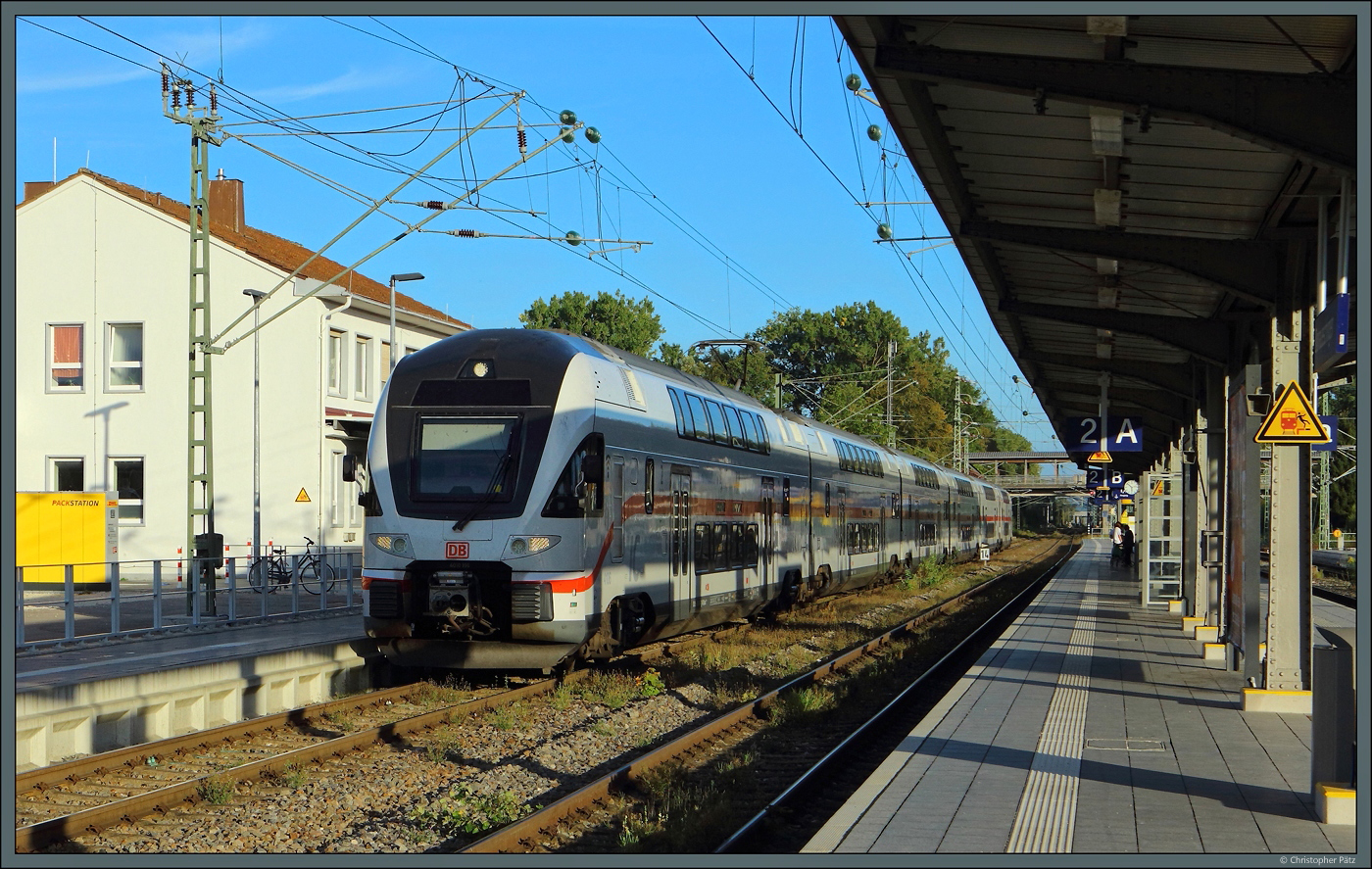 4010 006 der DB Fernverkehr legt am 01.10.2023 einen Halt in Donaueschingen ein. Der Stadler KISS ist als IC 2370 von Konstanz nach Stuttgart unterwegs.