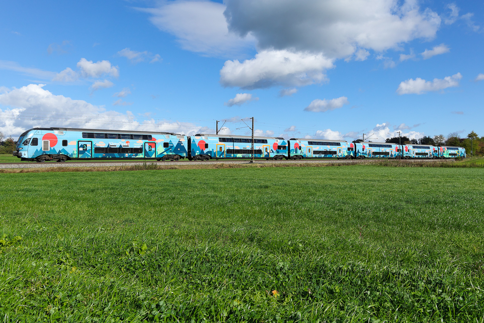  4010 028 die  Klima-Ticket-Westbahn  am 22.10.2026 bei Bergham.
