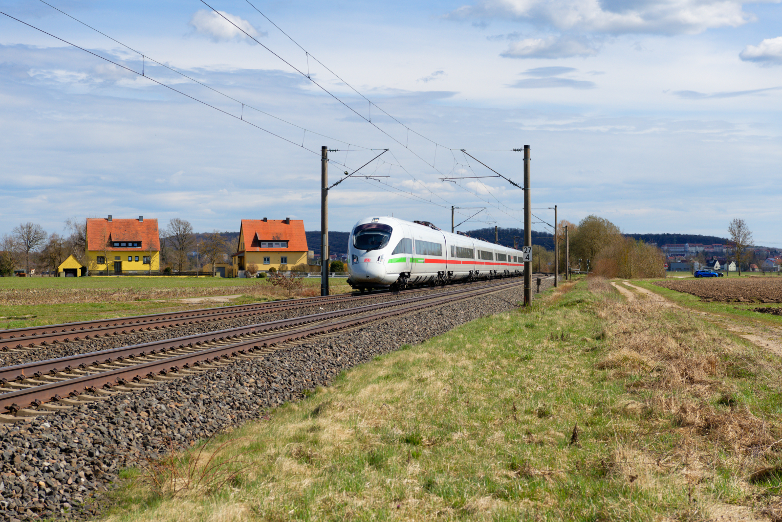 411 052 DB Fernverkehr  Travemünde  als ICE 1284 (München Hbf - Hamburg-Altona) bei Gunzenhausen, 11.04.2021