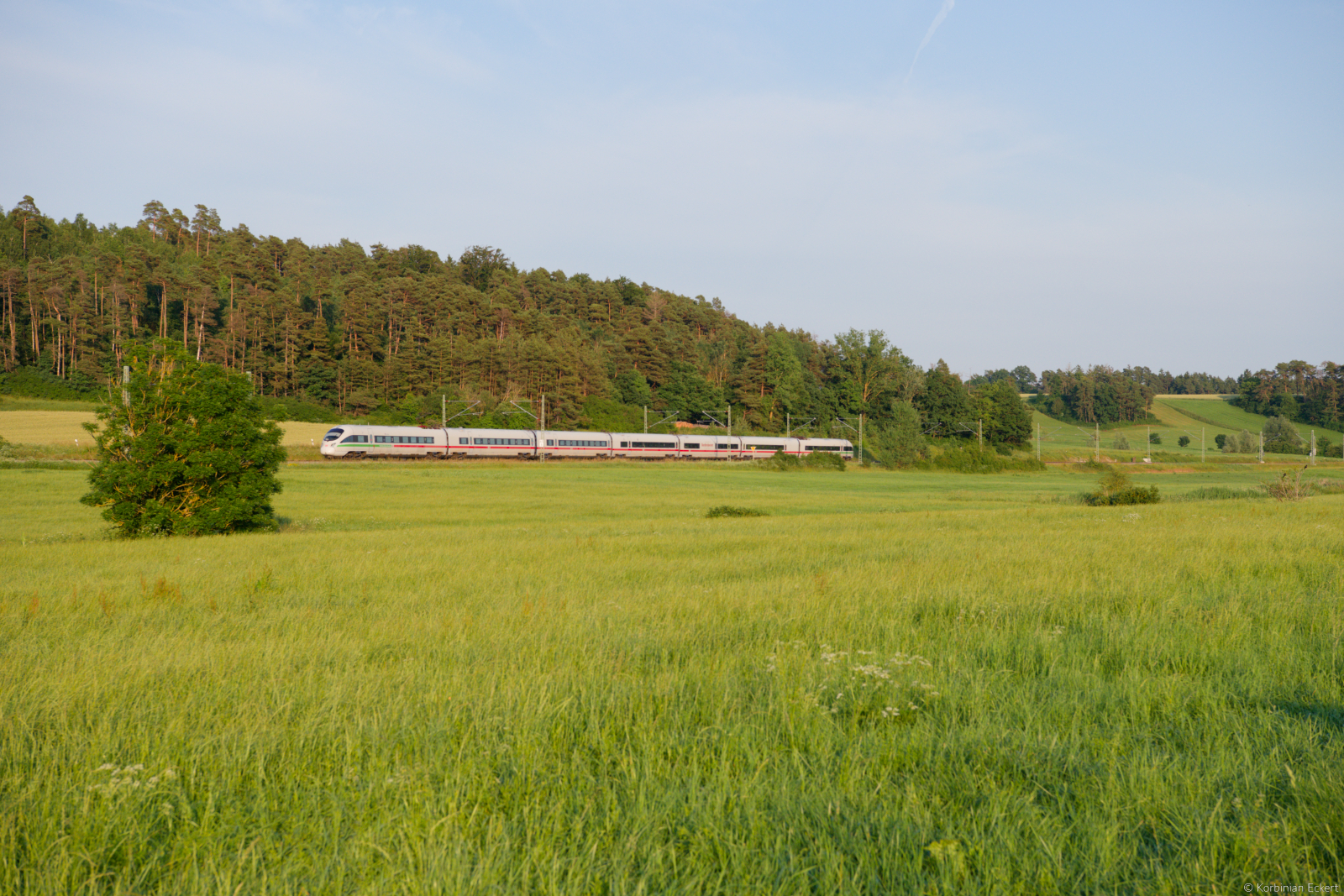 411 069 DB Fernverkehr  Tutzing  als ICE bei Oberdachstetten Richtung Würzburg, 26.06.2021