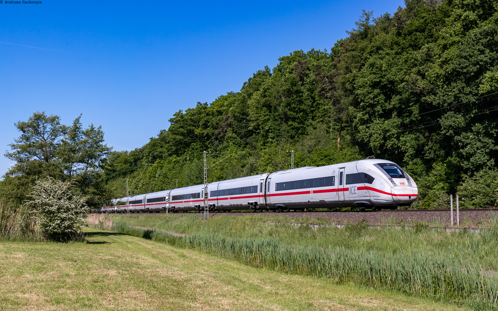412 066 als ICE 374 (Basel SBB - Berlin Ostbahnhof) bei Kinzighausen 13.5.25