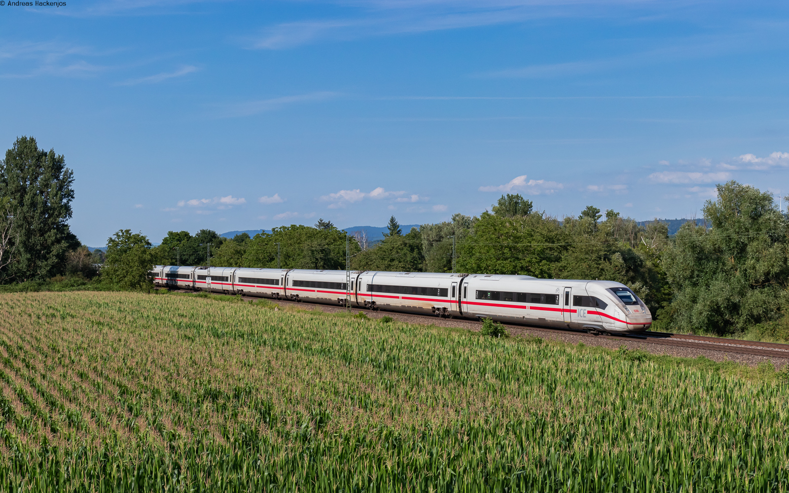412 075 als ICE 77 (Berlin Gesundbrunnen – Zürich HB) bei Ringsheim 18.7.24