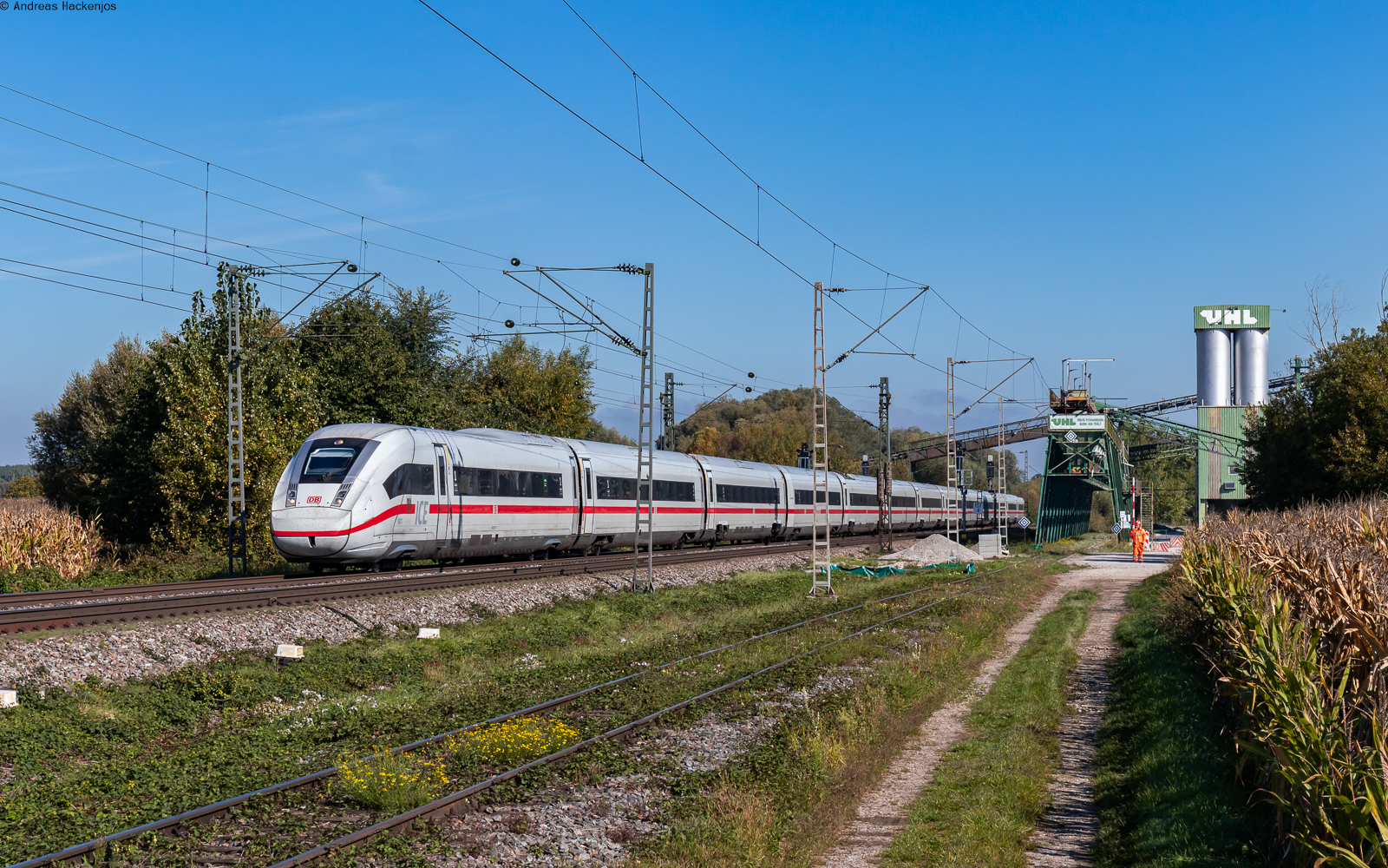 412 077	als ICE 103 (Hannover Hbf - Basel SBB) bei Friesenheim 2.10.25