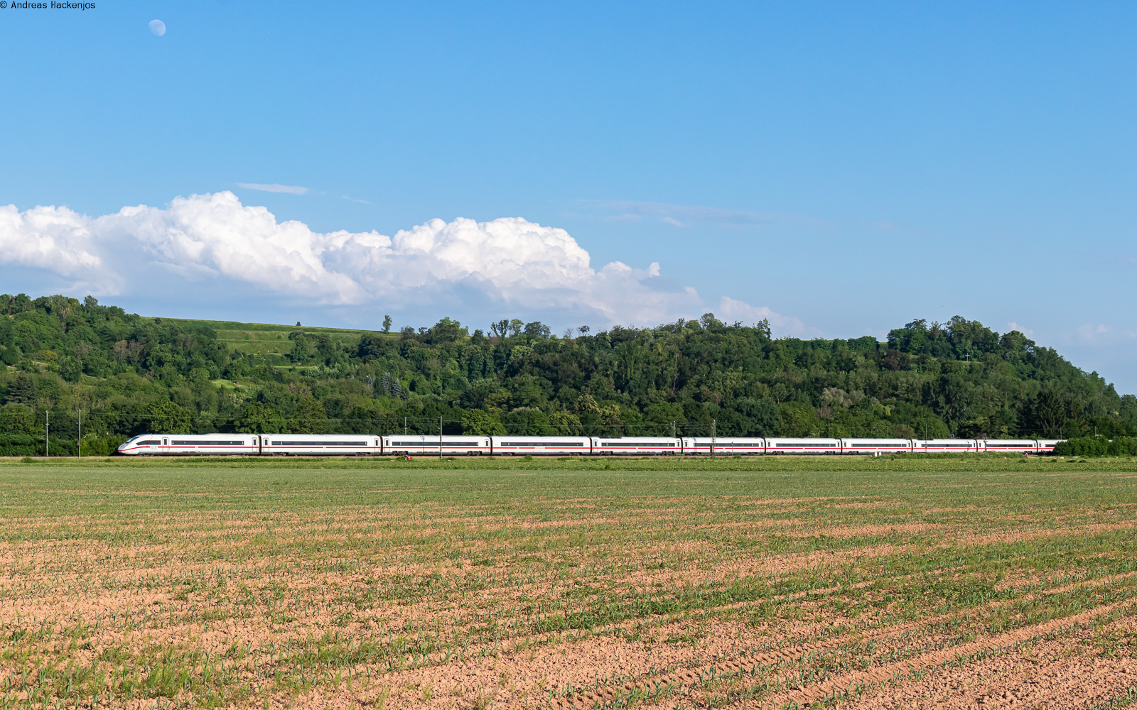 412 082 als ICE 274 (Basel SBB - Berlin Ostbahnhof) bei Kenzingen 27.5.26