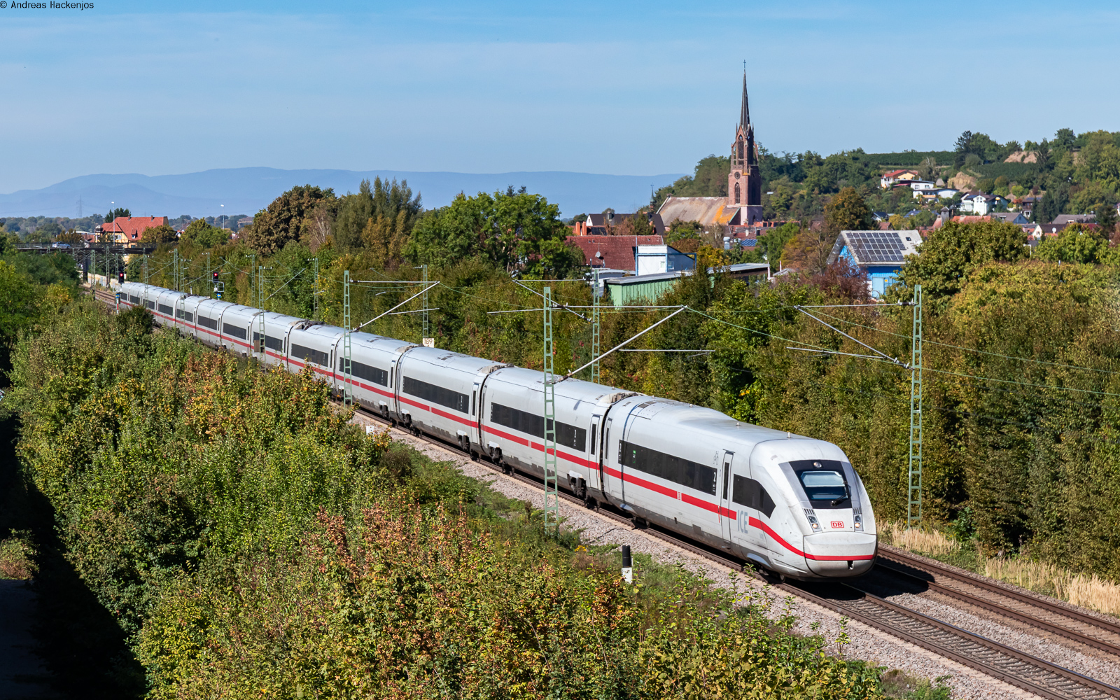 412 090 als ICE 279 (Berlin S�dkreuz - Interlaken Ost) bei Tenningen 23.9.26