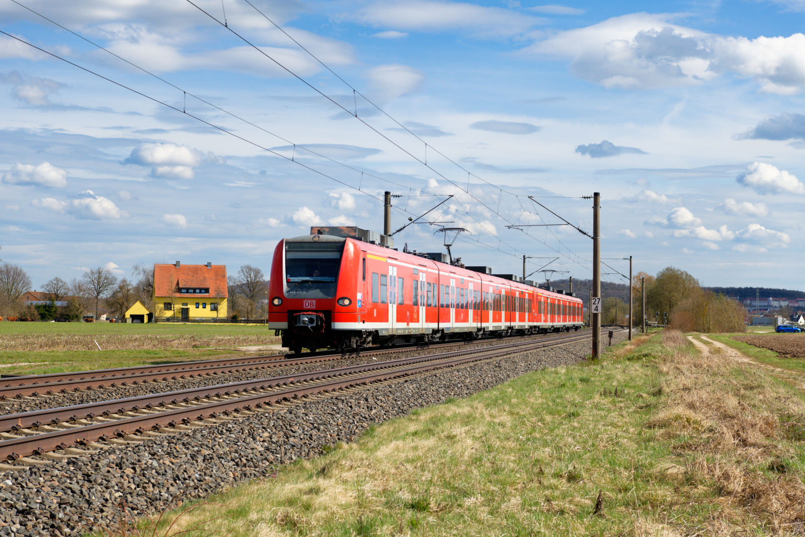 425 126 DB Regio als RB 58122 (Treuchtlingen - Würzburg Hbf) bei Gunzenhausen, 11.04.2021