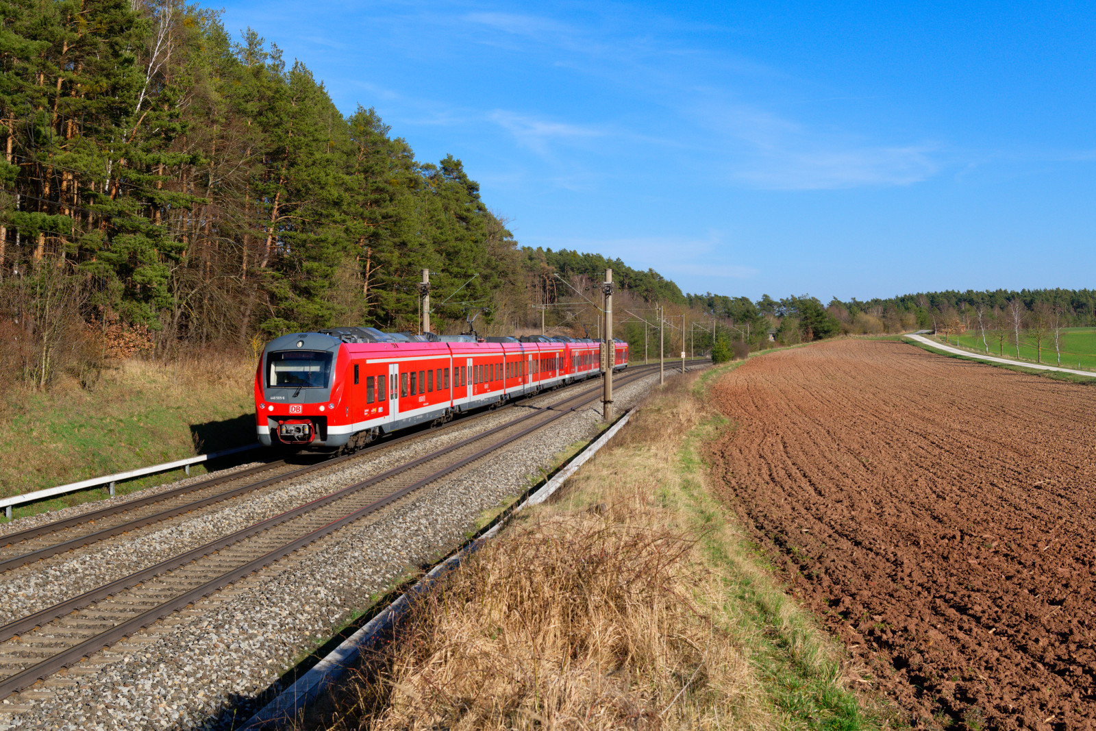 440 005 als RE 58226 (Nürnberg Hbf - Würzburg Hbf) bei Hagenbüchach, 30.03.2021
