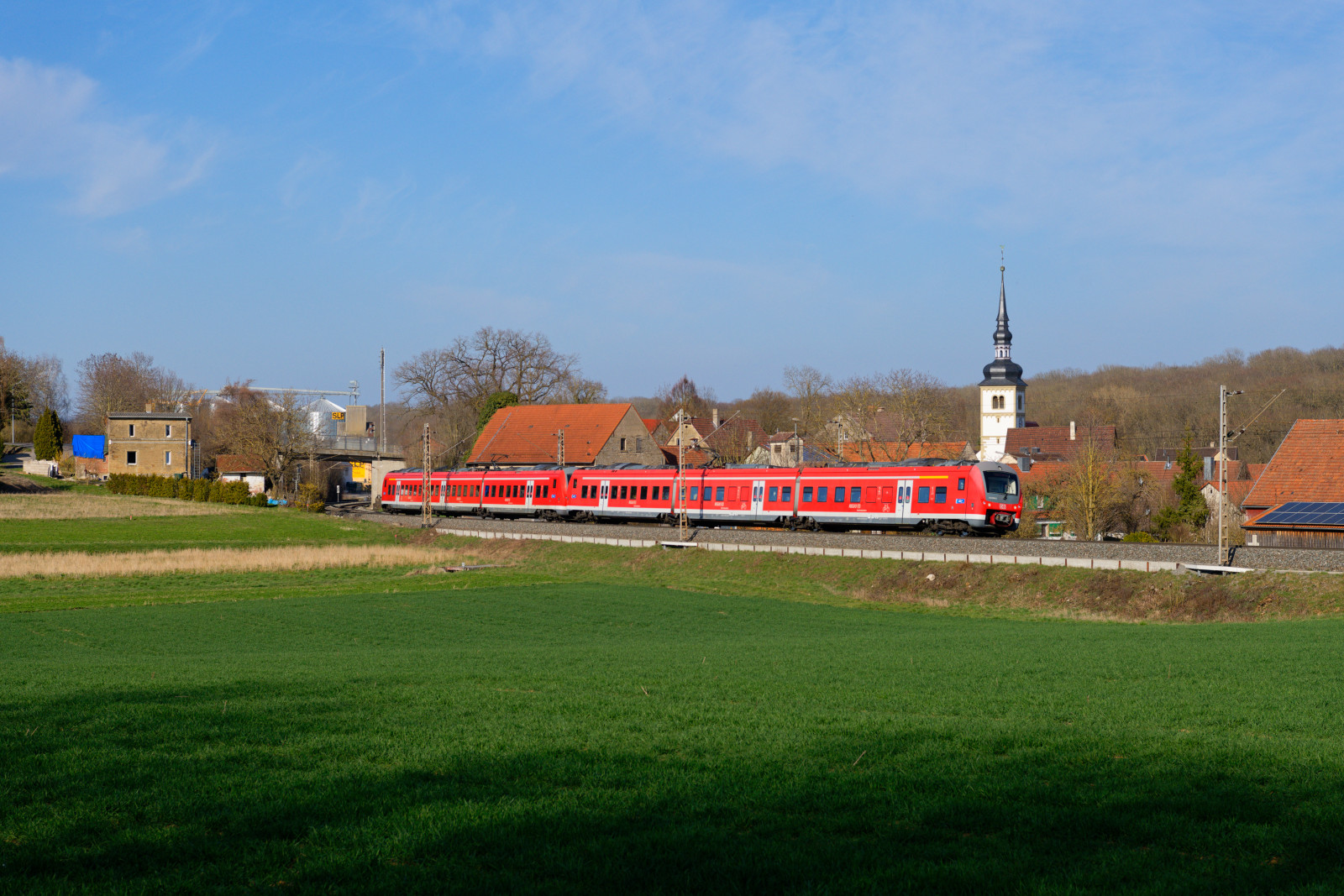 440 306 DB Regio als RB 58123 (Würzburg Hbf - Treuchtlingen) bei Gnötzheim, 31.03.2021