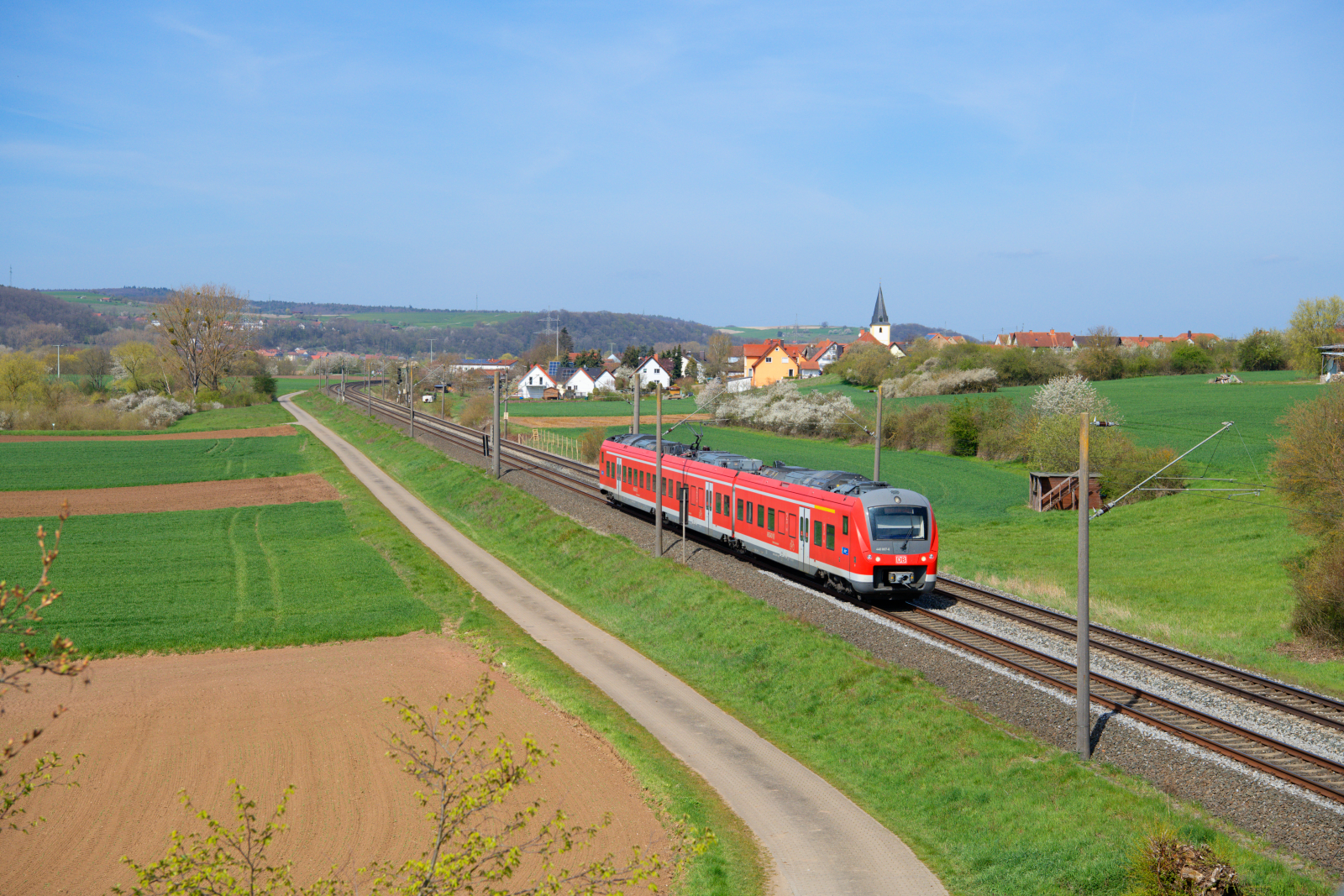 440 307 DB Regio als RB 58025 (Gemünden - Bamberg) bei Staffelbach, 24.04.2021