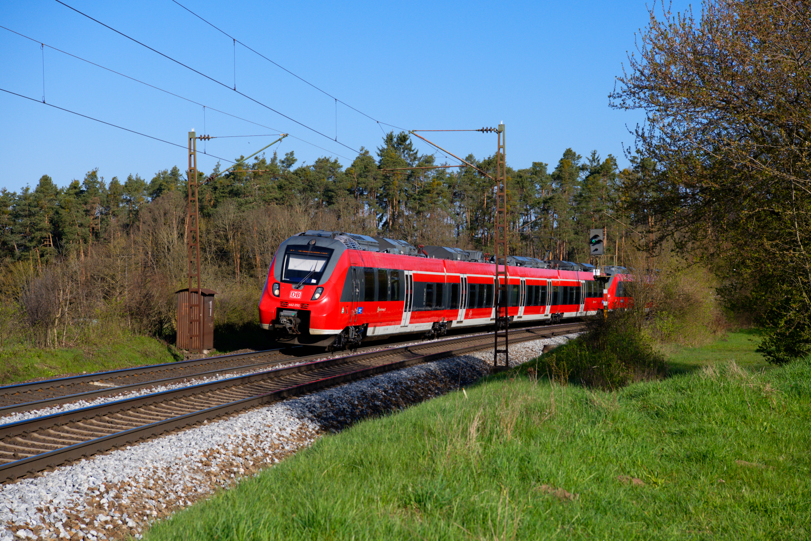 442 252 DB Regio als S3 39319 (Nürnberg Hbf - Neumarkt (Oberpf)) bei Mimberg, 23.04.2021