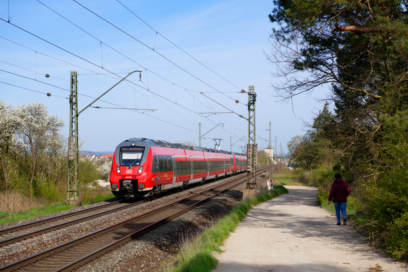 442 310 DB Regio als RE 4783/4983 (Würzburg Hbf / Ludwigstadt - Nürnberg Hbf) bei Hirschaid, 24.04.2021