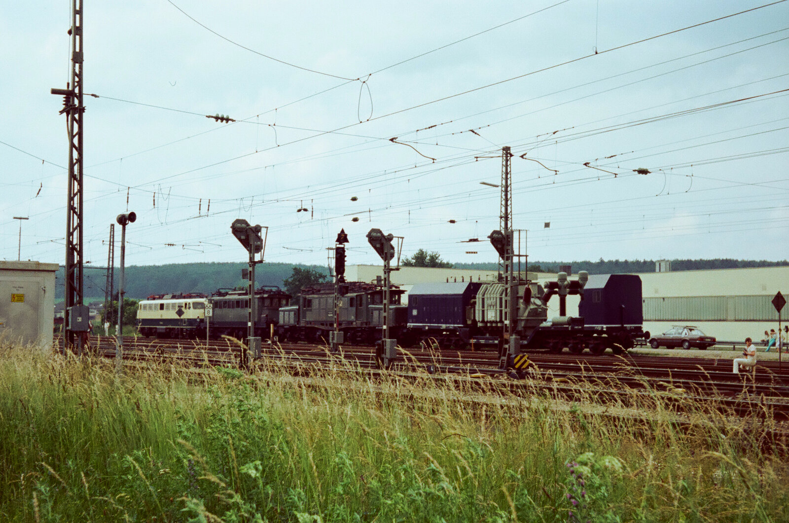  50 Jahre Elektrischer Zugbetrieb auf der Geislinger Steige . Lokausstellung beim Bahnhof Amstetten (DB):Lokomotiven der DB-Baureihen E 10, E 44 und E 94 zeigten sich stolz (26.06.1983) 