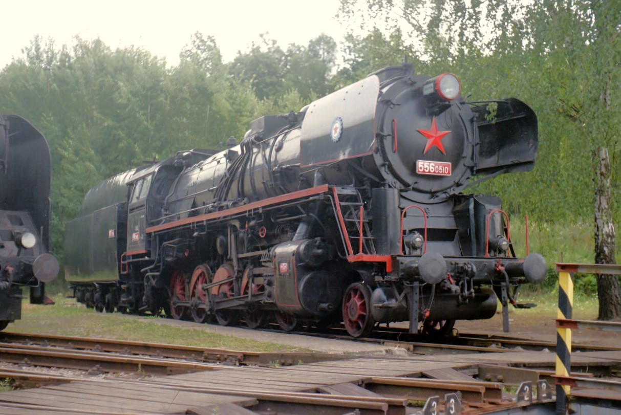 556. 0510 während einer Ausstellung im Eisenbahnmuseum Lužná u Rakovníka, fotografiert im August 2006