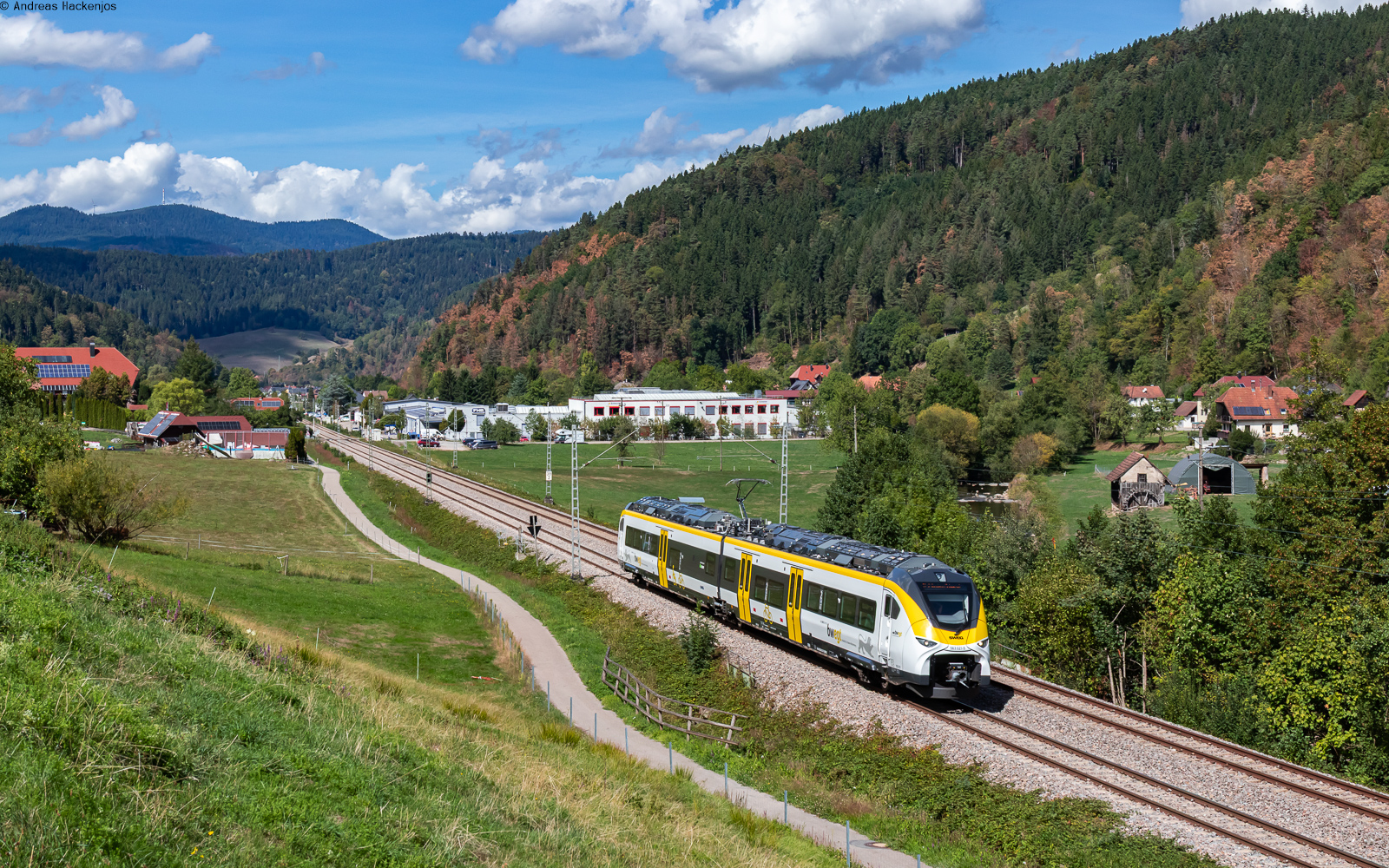 563 021 / 563 121 als SWE 87637 (Hausach - Hornberg) bei Gutach 5.9.26