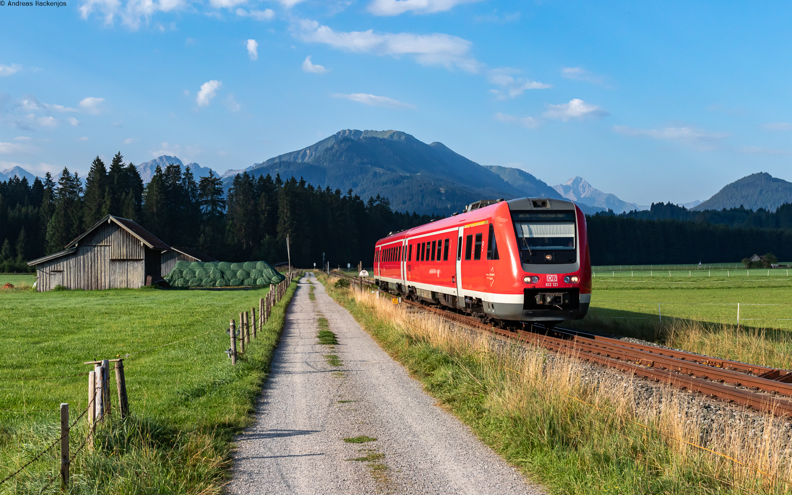 612 121 als RE 7877 (Oberstdorf - München Hbf) bei Langenwang 12.8.25