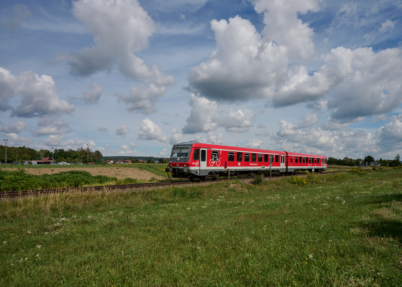 628 589 war am 10.09.2026 als RB 27264 von Simbach nach M�hldorf unterwegs. Gerade wurde T�ging verlassen.