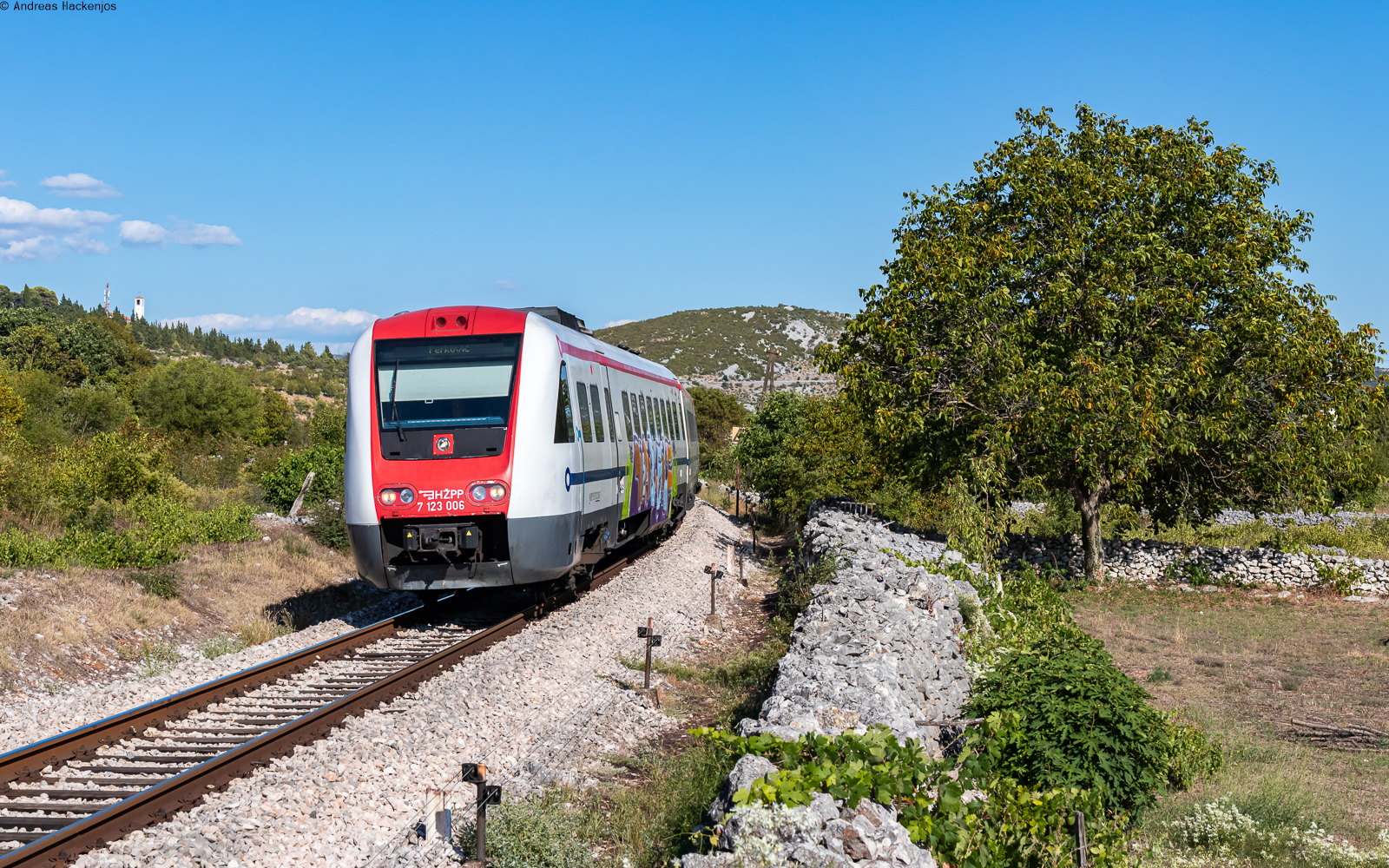 7123 006 / 7123 005 HZPP als R 5506 (Split - Perkovic) bei Primorski Dolac 25.8.25