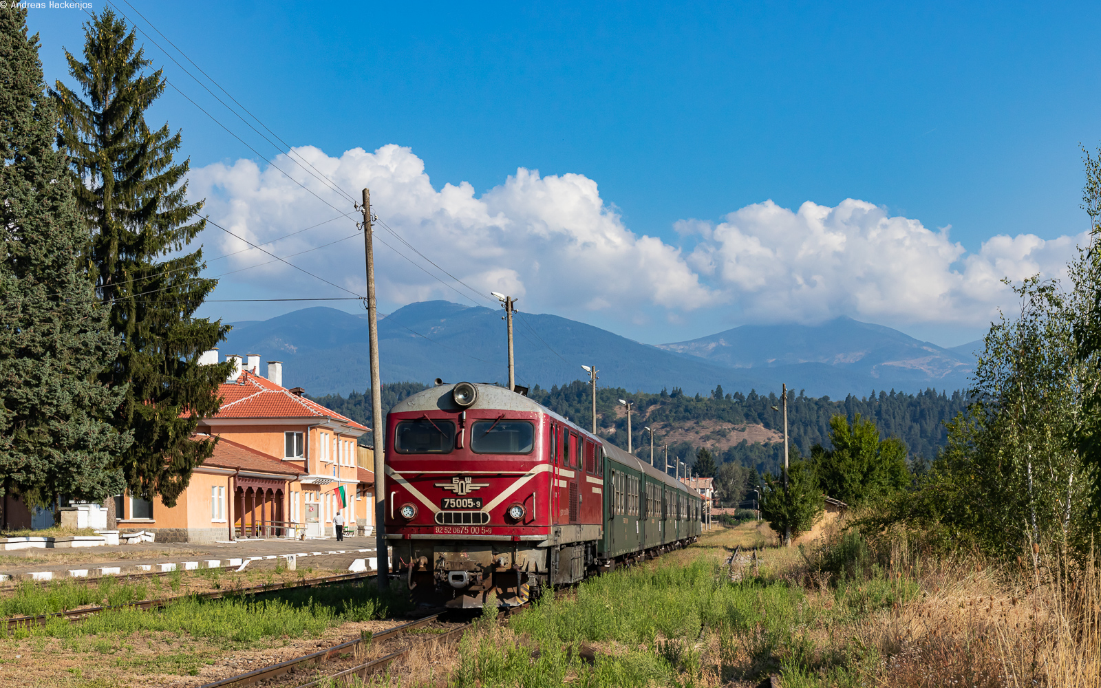 75 005 mit dem R 16231 (Razlog - Dobrinishte) in Razlog  3.9.23