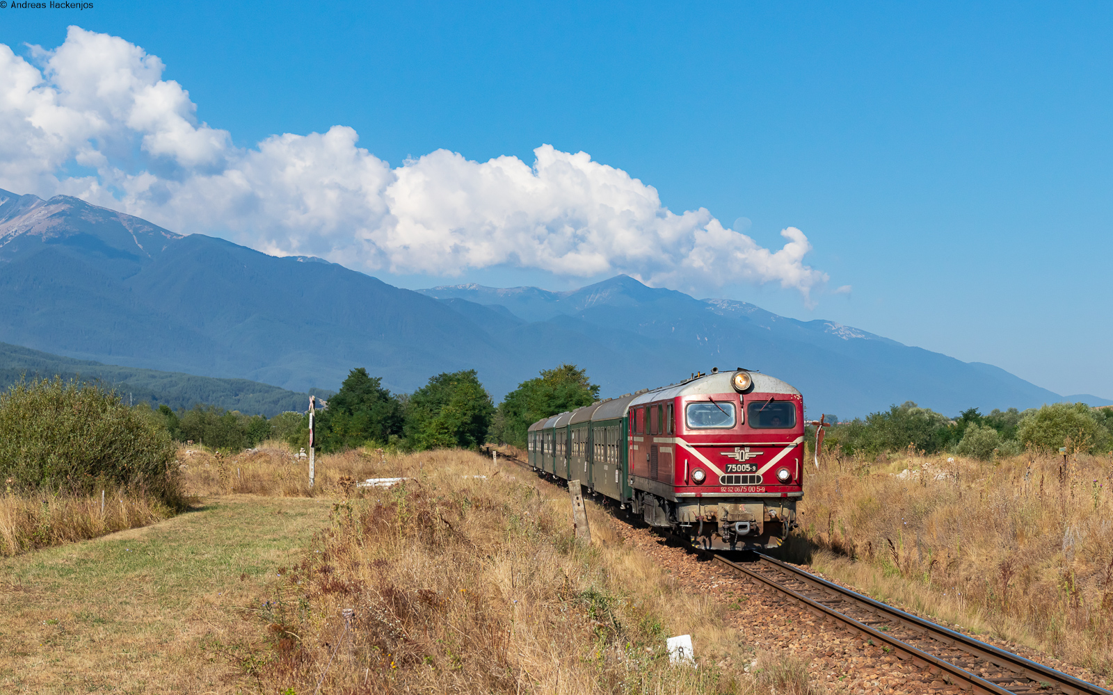75 005 mit dem R 16231 (Razlog - Dobrinishte) bei Bansko 3.9.23