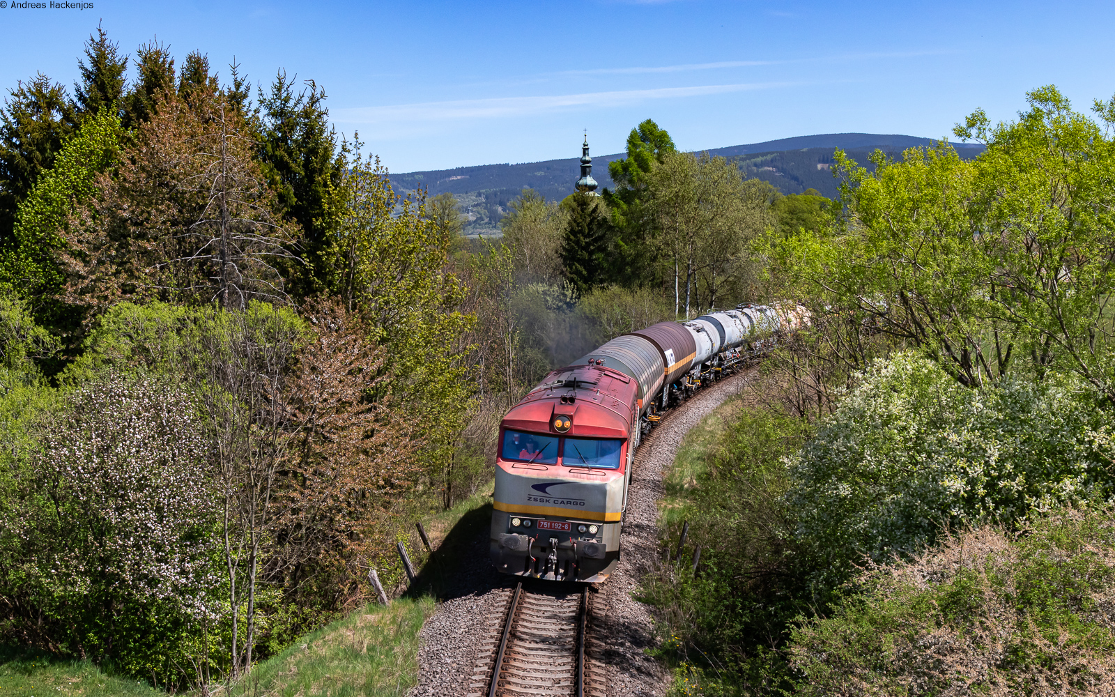 751 192 mit dem 63820 (�ilina-Teplička odch. sk. - Nov�ky) bei Sklen� 4.5.26
