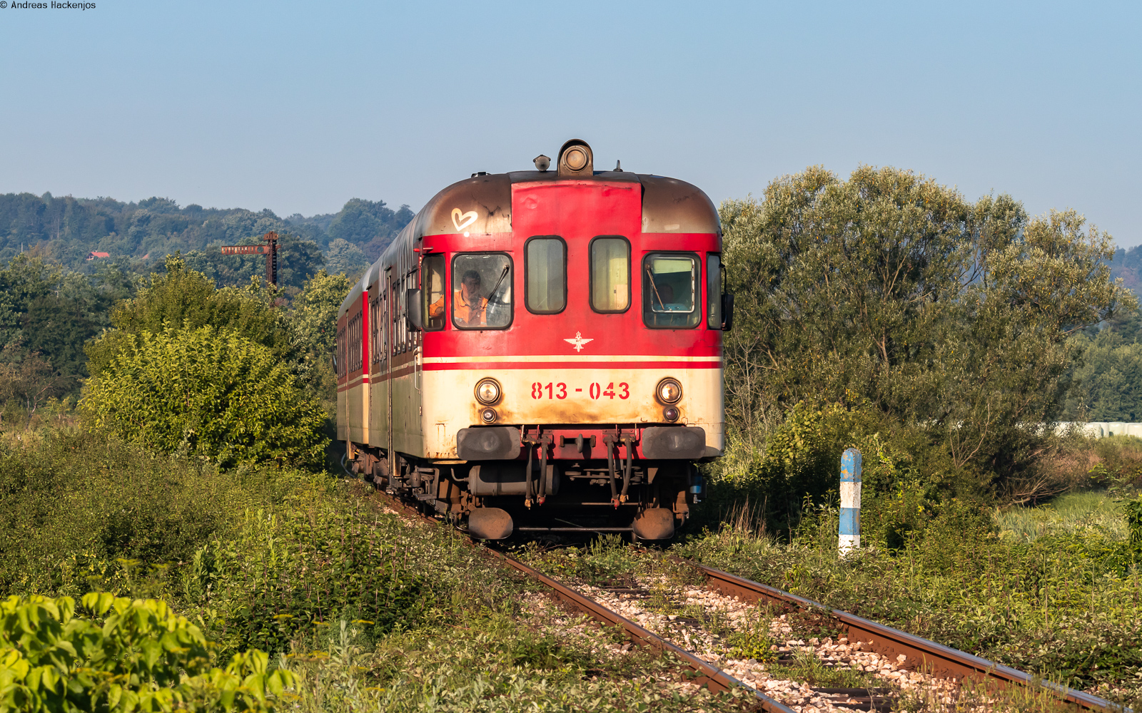 814 043 als P 6603 (Doboj - Petrovo Novo) am Einfahrsignal Suho Polje 28.8.25