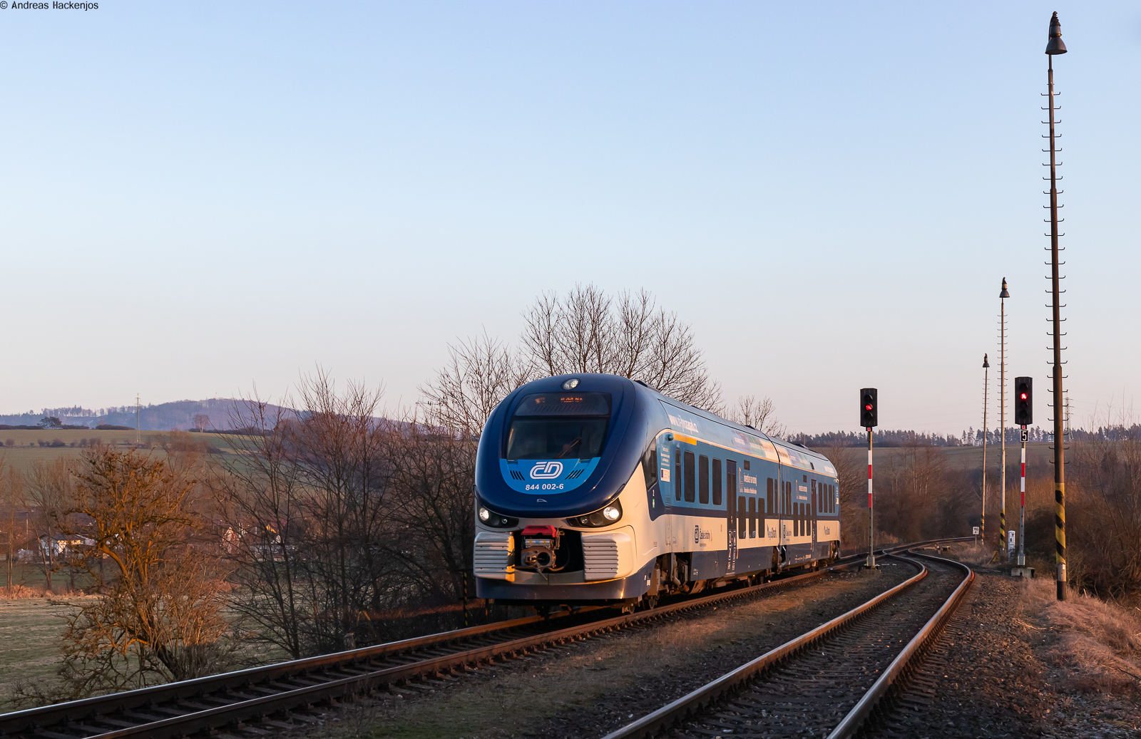 844 002-6 als Os 7427 (Domazlice mesto - Plzen hl.n.) bei Milavče 8.2.23